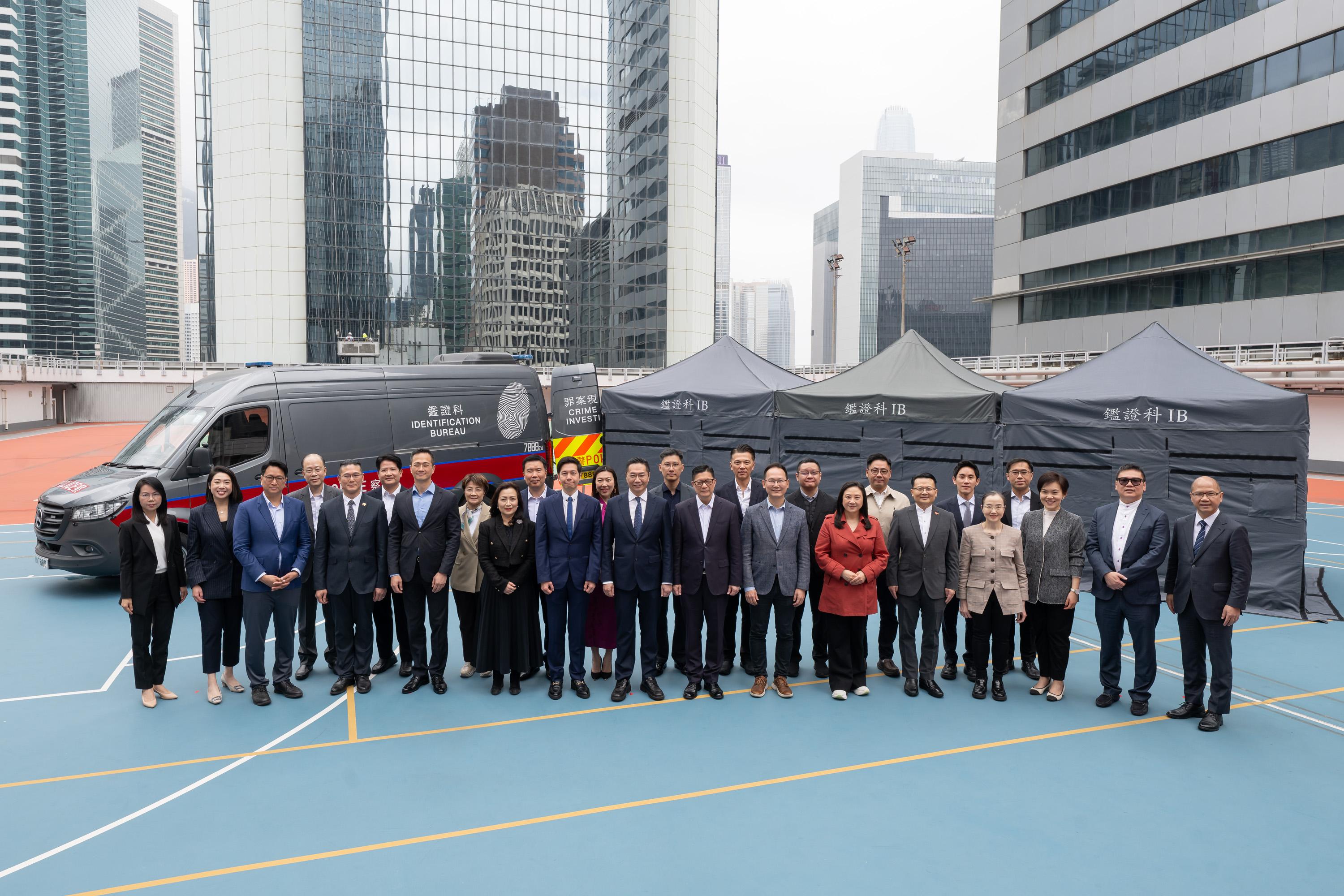 The Legislative Council (LegCo) Panel on Security visited the Identification Bureau of the Hong Kong Police Force (HKFP) today (March 17). Photo shows the Chairman of the Panel on Security, Mr Shiu Ka-fai (front row, eighth left), the Deputy Chairman, Mr Chan Hok-fung (front row, seventh right), other LegCo Members and the Secretary for Security, Mr Tang Ping-keung (front row, eighth right), with representatives of the Security Bureau and HKPF in front of the Crime Scene Investigation Mobile Lab.
