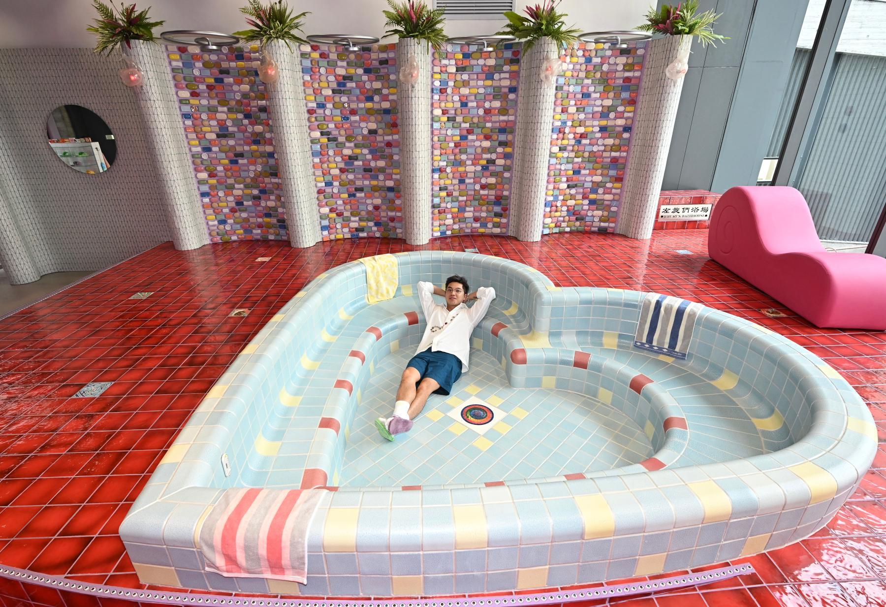 油街實現明日（三月十九日）起推出「油街焦點&mdash;&mdash;左旋們浴場」展覽。圖示香港藝術家陳惠立及其場域特定裝置《左旋之心》。