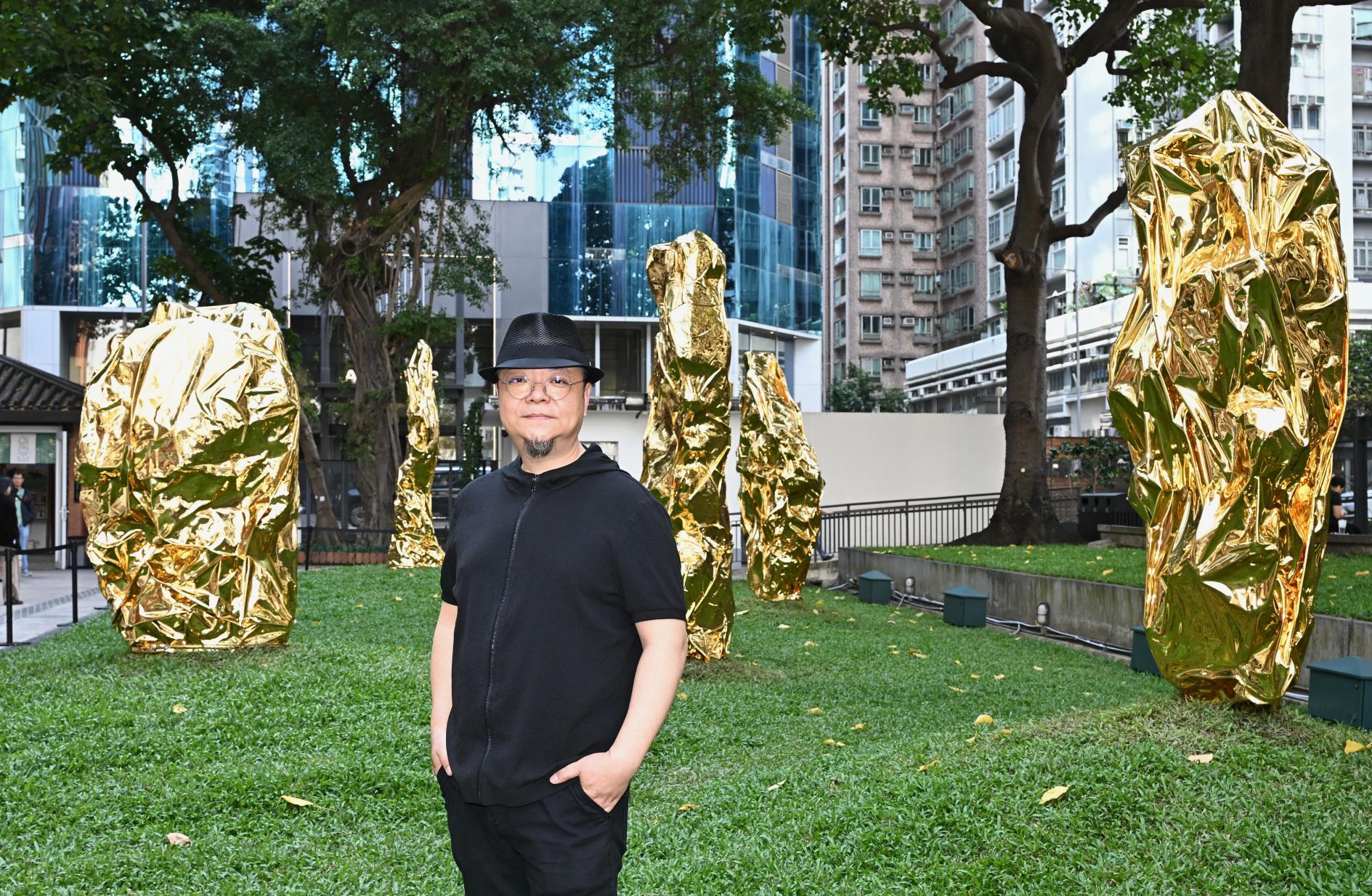 The Oil Street Art Space (Oi!) is launching the "Oi! Spotlight - Space &middot; Ecology &middot; Poetics: Zheng Jing's Way of Art" exhibition tomorrow (March 19). Photo shows artist Zheng Jing from the Chinese Mainland and his "Taihu" stone sculptural installation "Spirit Consonance - Stone's Wandering III".