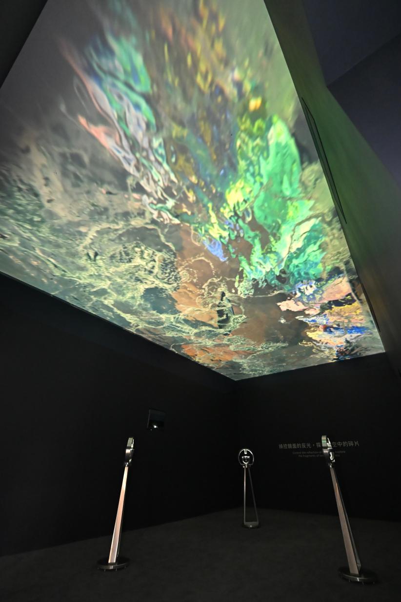 The Oil Street Art Space (Oi!) is launching the "Oi! Spotlight - Space &middot; Ecology &middot; Poetics: Zheng Jing's Way of Art" exhibition tomorrow (March 19). Photo shows the installation "Echoes of Space&middot;Time - The Pearl of the Orient" by artist Zheng Jing from the Chinese Mainland, where visitors feel as if they are submerged beneath the waters of Victoria Harbour.