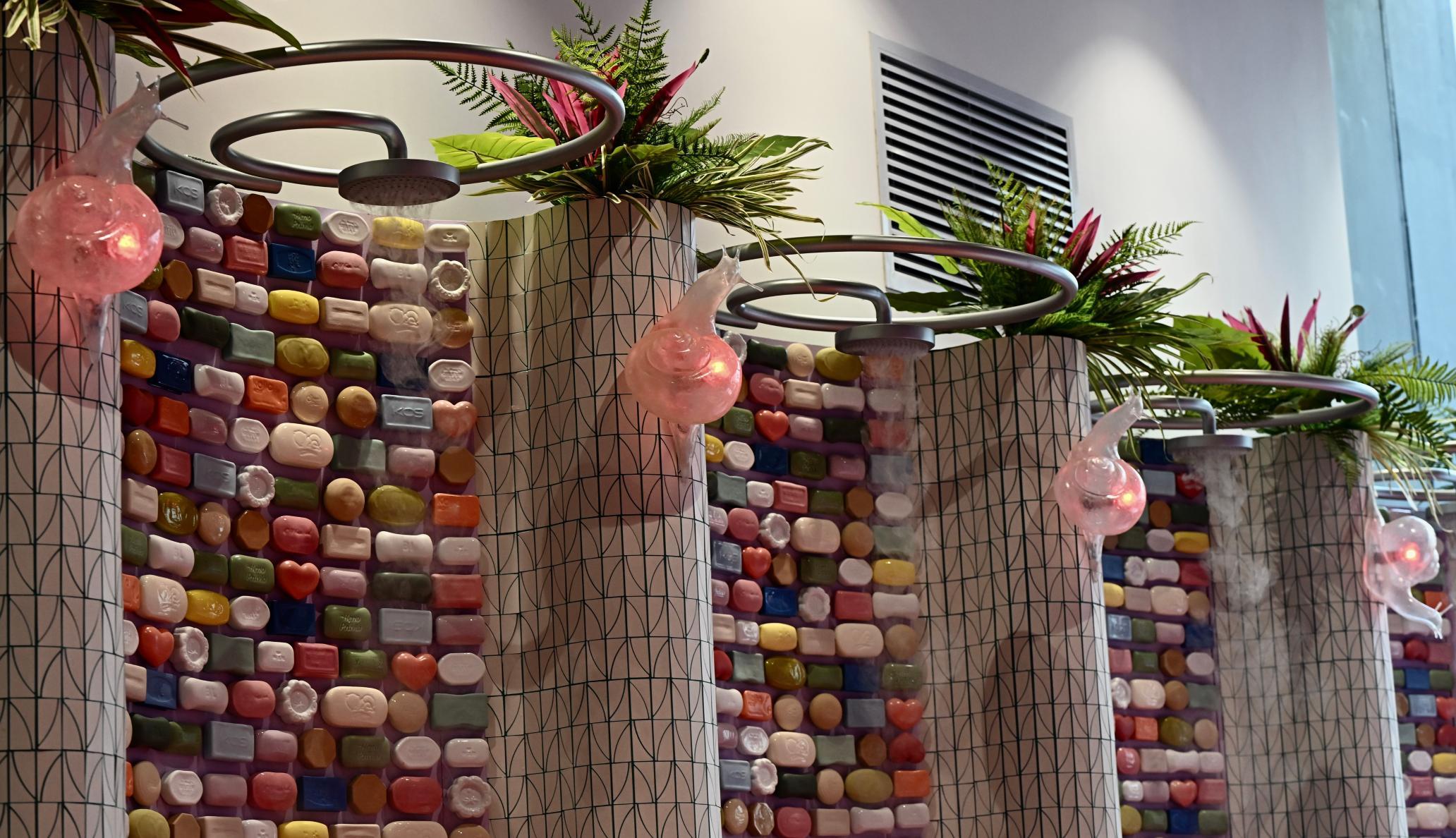 The Oil Street Art Space (Oi!) is launching the "Oi! Spotlight - Jeremy's Bathhouse" exhibition tomorrow (March 19). Photo shows the installation "Chromatic Soap" by Hong Kong artist Chan Wai-lap. 