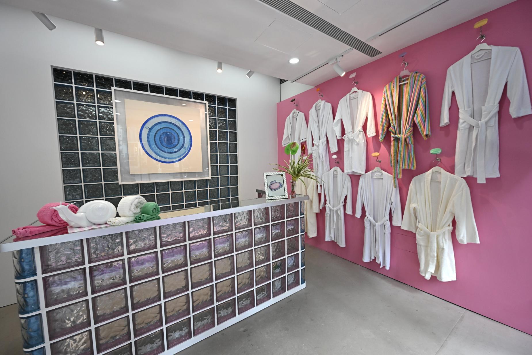 The Oil Street Art Space (Oi!) is launching the "Oi! Spotlight - Jeremy's Bathhouse" exhibition tomorrow (March 19). Photo shows the artwork "Dreaming of Swimming Pools 16" by Hong Kong artist Chan Wai-lap.