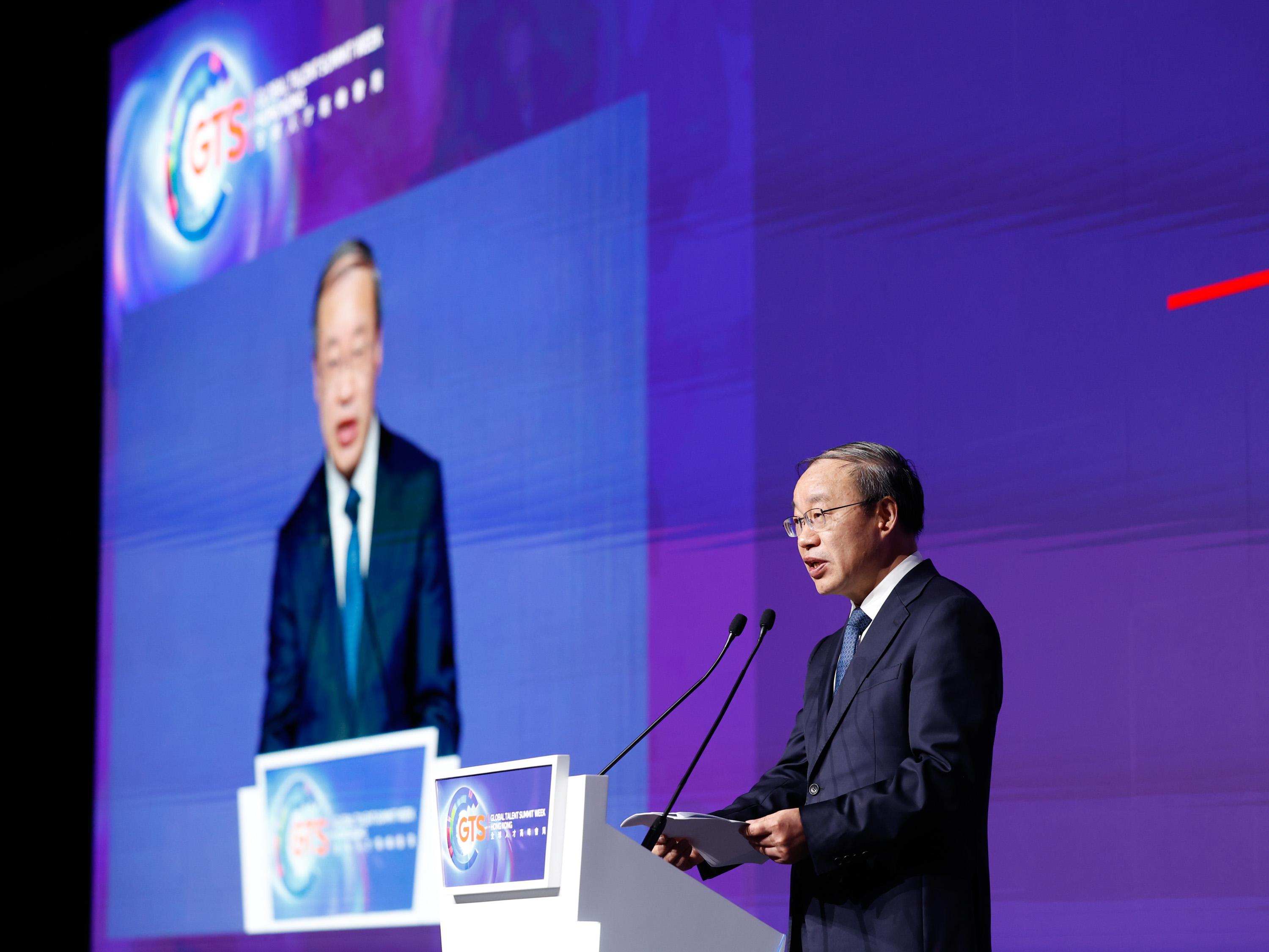 The Global Talent Summit Week organised by Hong Kong Talent Engage commenced today (March 18) and will run through March 29, focusing on the integrated development of education, technology and talent. Photo shows Vice Minister of Human Resources and Social Security Mr Yu Jiadong delivering his speech at the Summit.
