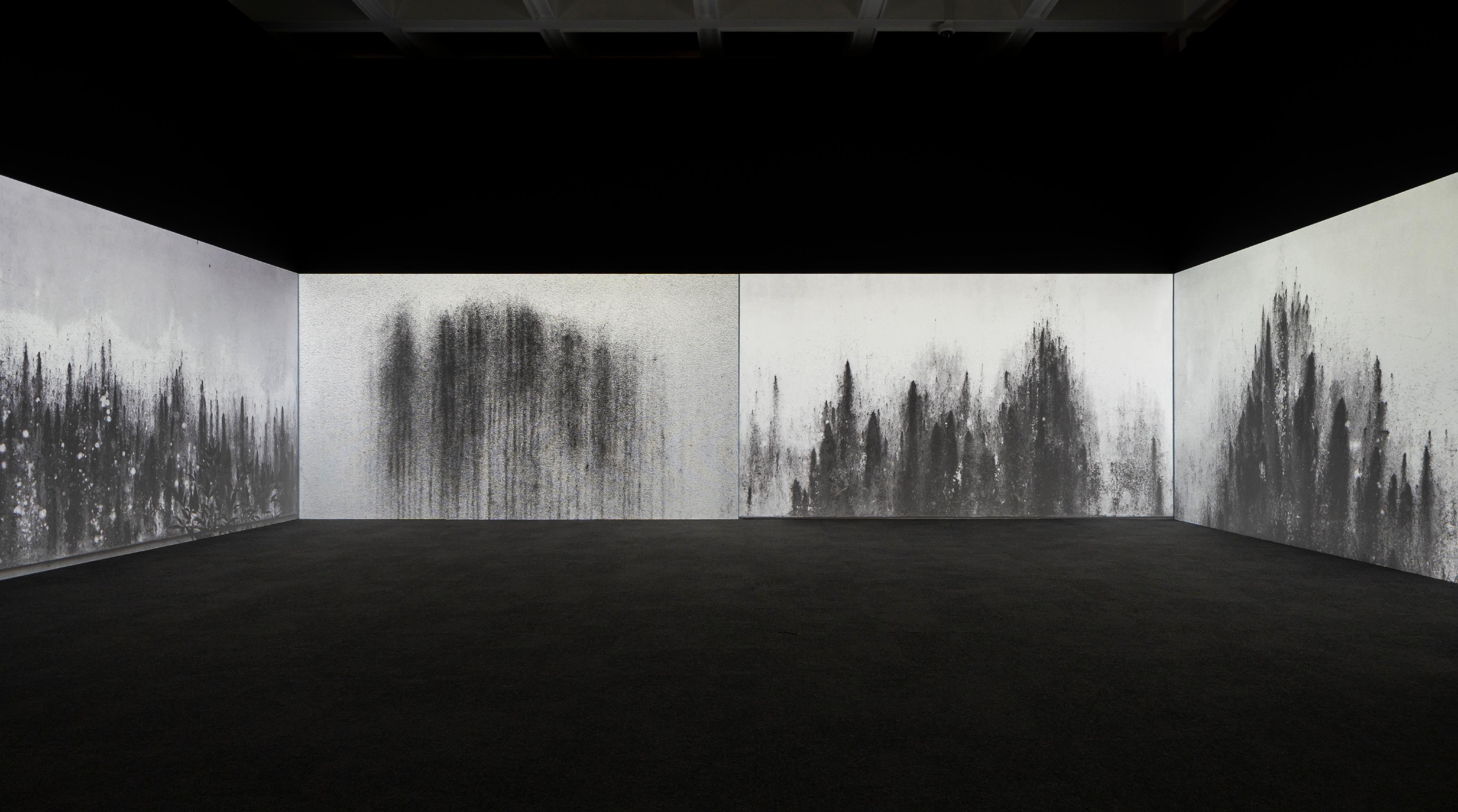 香港藝術館明日（三月二十日）起舉辦「當下&mdash;&mdash;香港藝術展」，匯聚19位活躍於當今香港藝壇的藝術家作品。圖示藝術家又一山人（黃炳培）作品《我看山。便是山。》。









