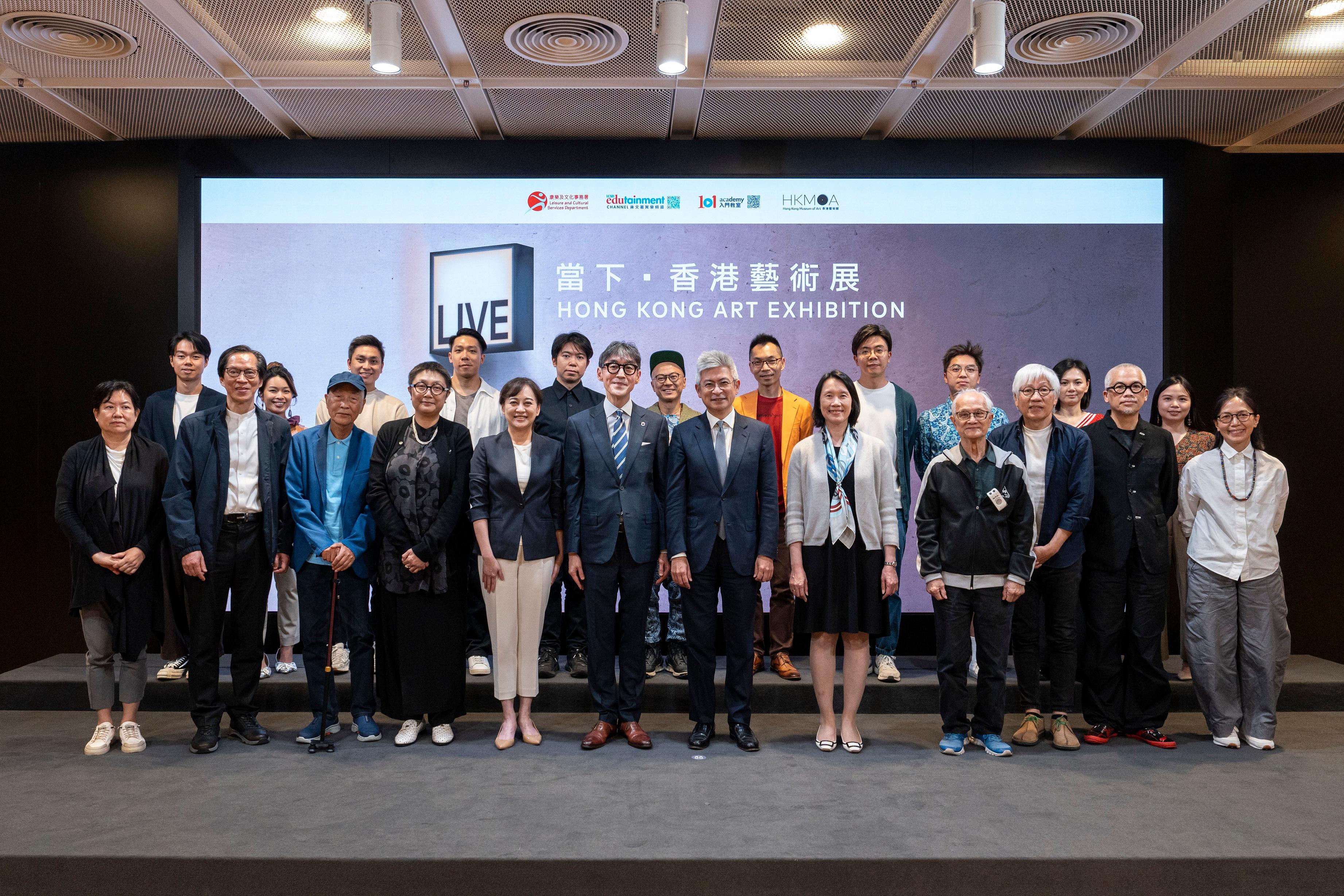 The opening ceremony of the "Live: Hong Kong Art Exhibition" was held today (March 19) at the Hong Kong Museum of Art (HKMoA). Photo shows the Under Secretary for Culture, Sports and Tourism, Mr Raistlin Lau (front, seventh left); the Chairman of the Museum Advisory Committee, Professor Douglas So (front, sixth left); the Director of Leisure and Cultural Services, Ms Manda Chan (front, eighth left); the Museum Director of the HKMoA, Dr Maria Mok (front, fifth left); the Director of the Community Art Network, Ms Grace Cheng (front, fourth left) and participating artists.
