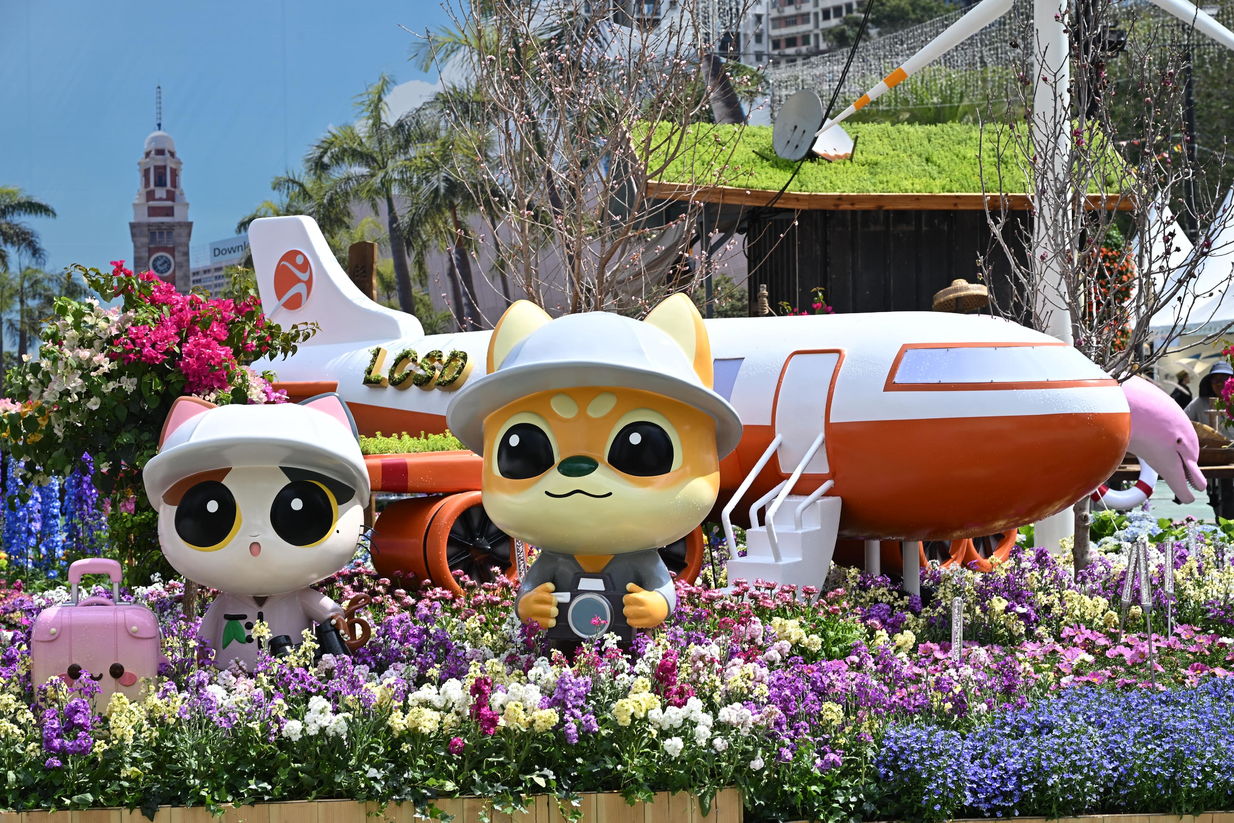 二○二六年香港花卉展覽明日（三月二十日）至三月二十九日在維多利亞公園舉行，今年的主題花是紫羅蘭，並以「花語尋『香』──細味城市特色」為主題。會場中軸線設有多個展示香港特色的大型園林造景，圖示「離島文化傳承之旅」園景。