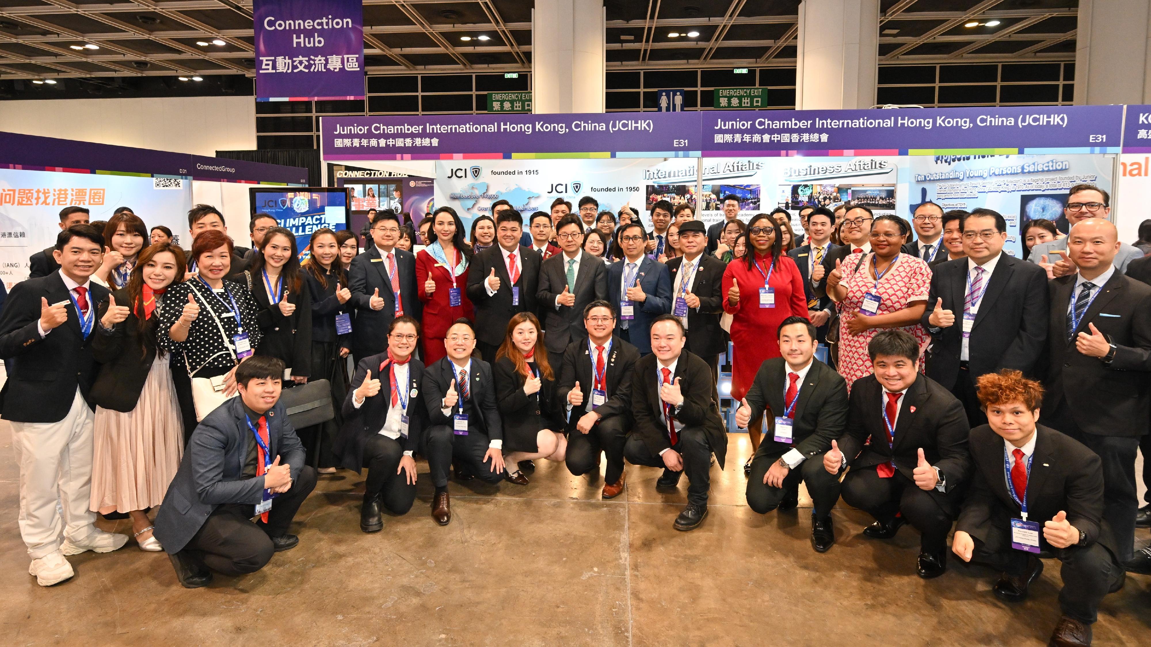 The Global Talent Summit Week (GTS Week) organised by Hong Kong Talent Engage continues today (March 19) and will run through March 29, focusing on the integrated development of education, technology and talent. Photo shows the Secretary for Labour and Welfare, Mr Chris Sun (second row, seventh right), touring the CareerConnect Expo.
