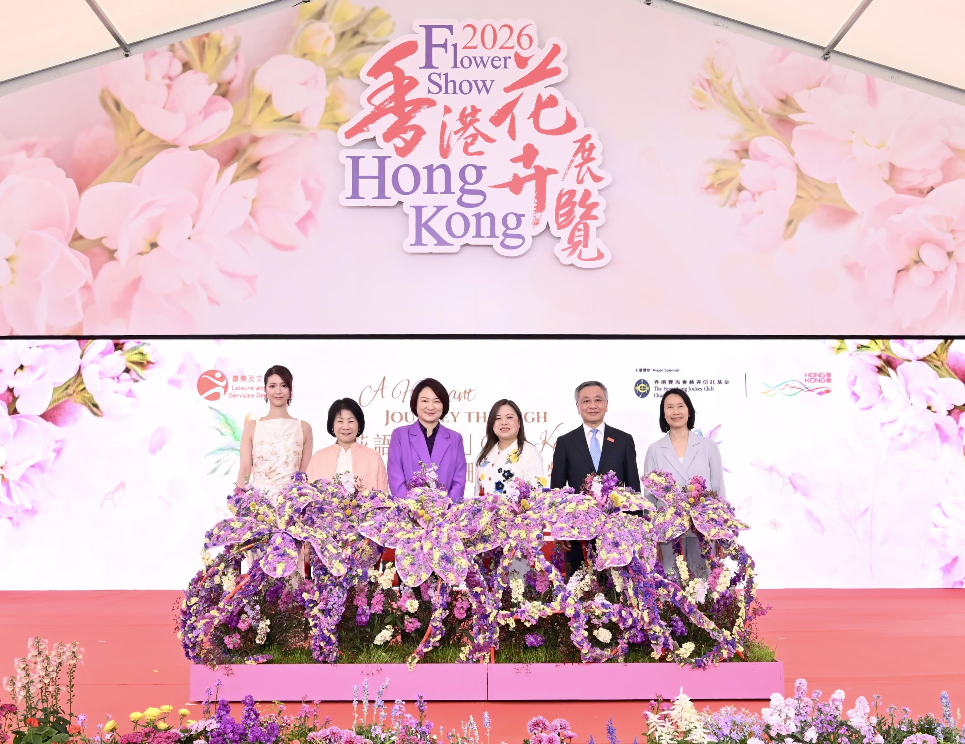 The annual Hong Kong Flower Show extravaganza opened at Victoria Park today (March 20) with some 400 000 flowers on display, including about 40 000 stocks, this year's theme flower, and "A Fragrant Journey through Hong Kong" as the main theme. Photo shows (from left) Miss Hong Kong 2018, Miss Hera Chan; the Permanent Secretary for Culture, Sports and Tourism, Ms Vivian Sum; the President of the Legislative Council, Dr Starry Lee; the Secretary for Culture, Sports and Tourism, Miss Rosanna Law; Steward of the Hong Kong Jockey Club Mr Philip Lo; and the Director of Leisure and Cultural Services, Ms Manda Chan, at the opening ceremony.
