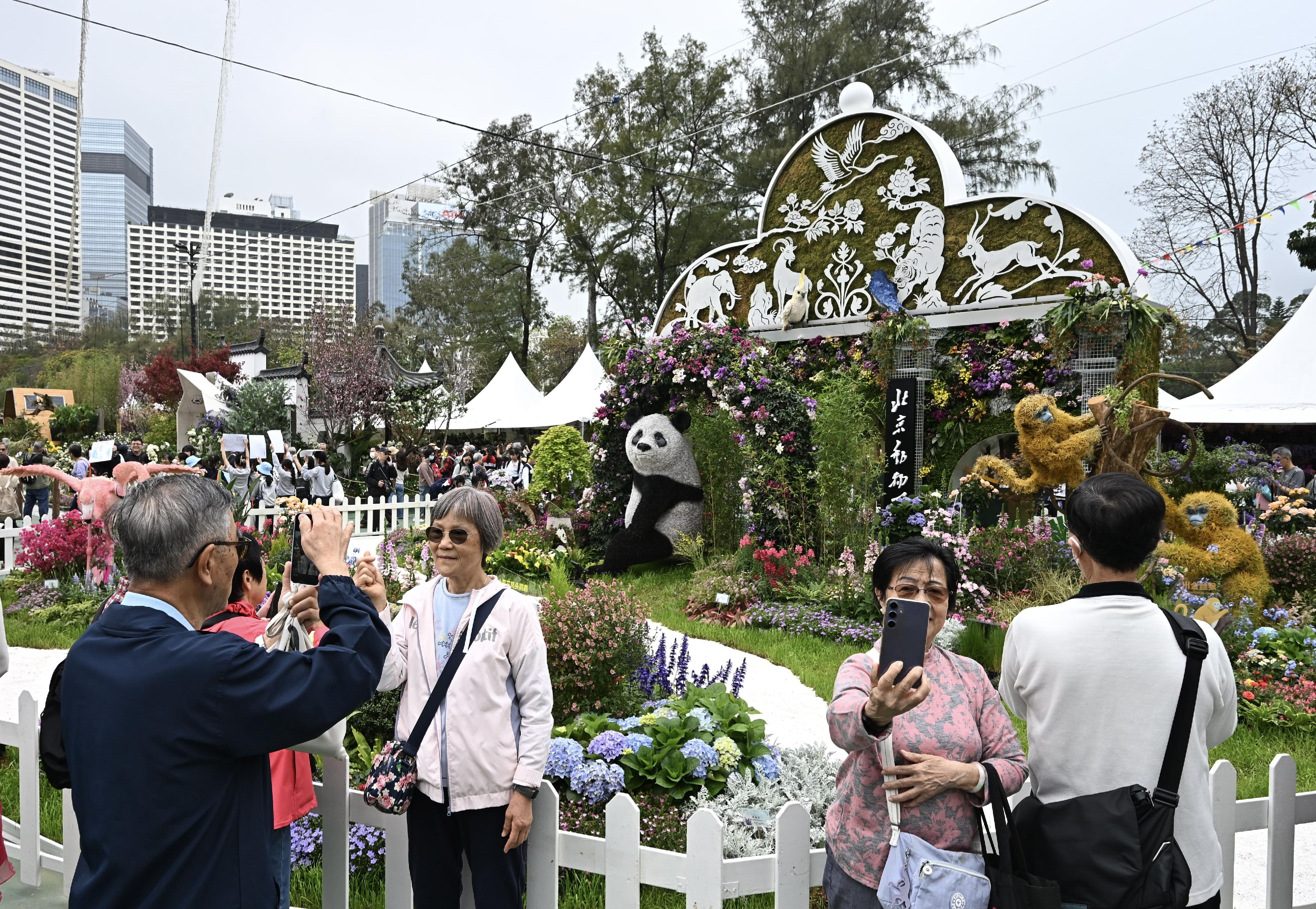 The annual Hong Kong Flower Show extravaganza opened at Victoria Park today (March 20) with some 400 000 flowers on display, including about 40 000 stocks, this year's theme flower, and " A Fragrant Journey through Hong Kong" as the main theme. Photo shows "Nature's Dream Dwelling" of the Beijing Municipal Administration Centre of Parks.