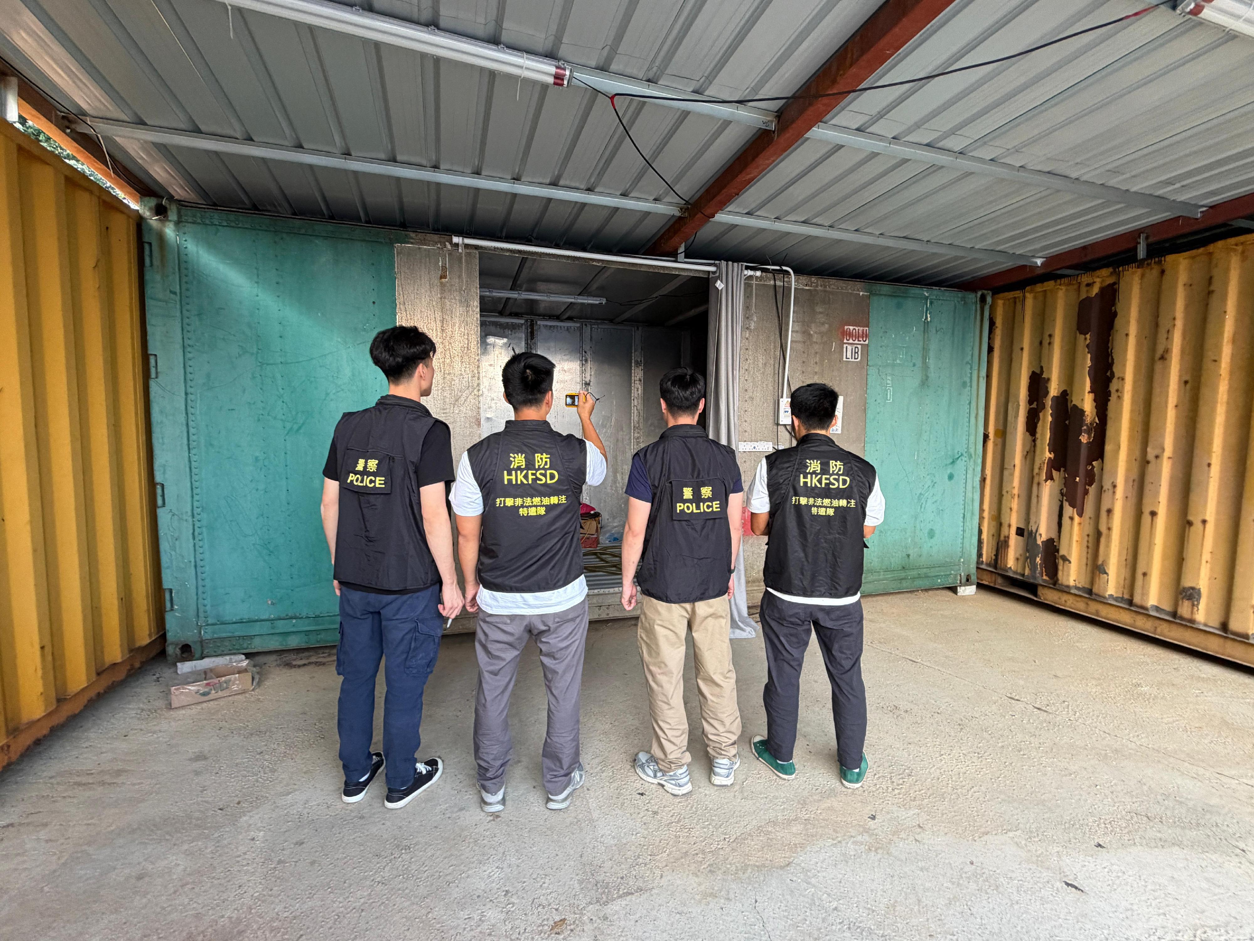 Hong Kong Customs, the Fire Services Department and the Hong Kong Police Force mounted an anti-illicit fuel joint operation yesterday (March 19). Photo shows an illicit fuel storage site shut down in Sheung Shui.
