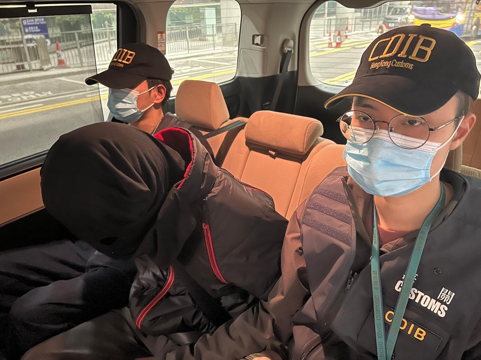 Hong Kong Customs yesterday (March 19) detected two dangerous drug cases and seized a total of about 23 kilograms of suspected ketamine with a total estimated market value of about $9.4 million at Hong Kong International Airport. Photo shows the arrested man (centre) in the first case.