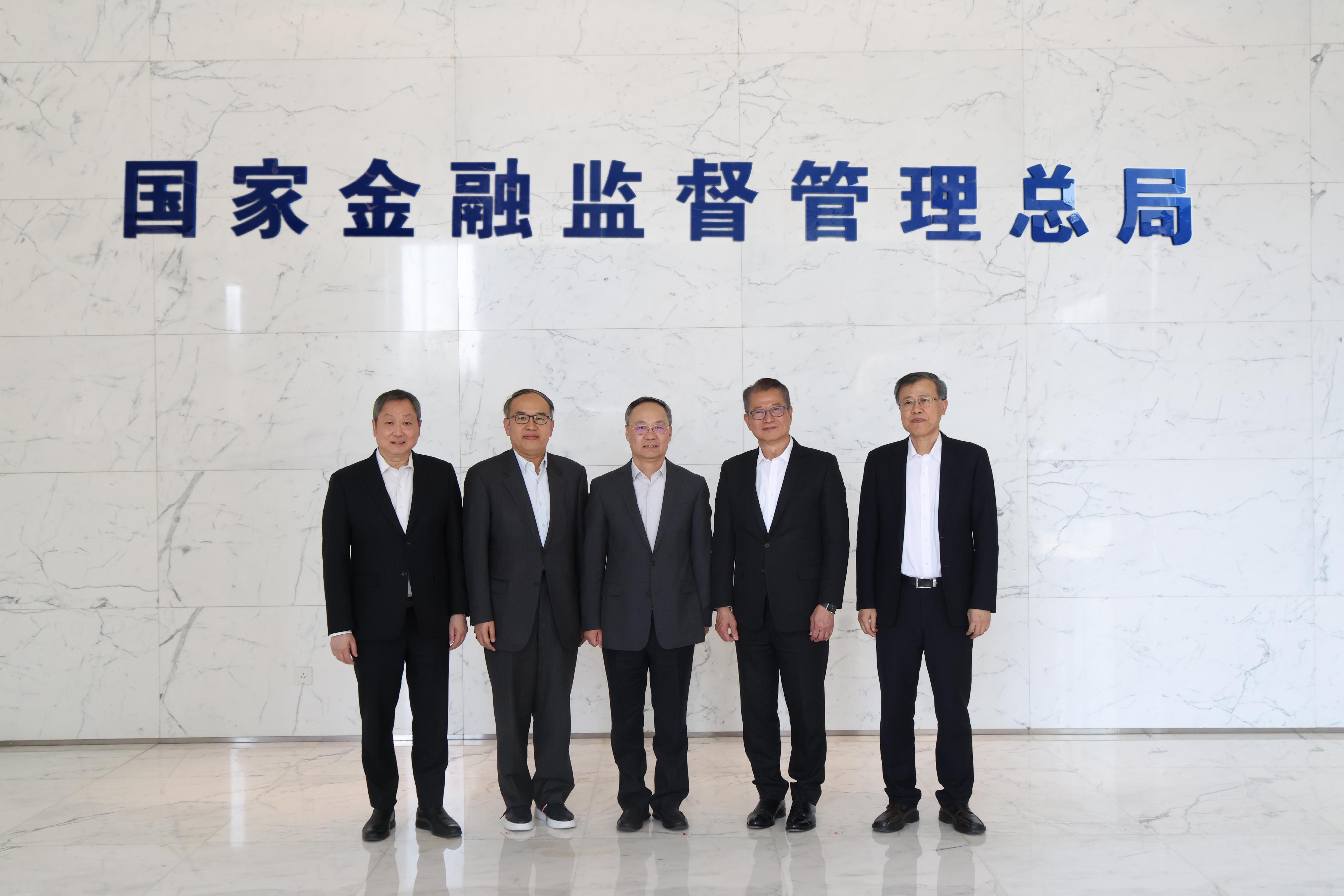 The Financial Secretary, Mr Paul Chan, continues his visit to Beijing today (March 20). Photo shows (from left) the Chairman of the Securities and Futures Commission, Dr Kelvin Wong; the Secretary for Financial Services and the Treasury, Mr Christopher Hui; the Minister of the National Financial Regulatory Administration, Mr Li Yunze; Mr Chan; and the Deputy Director of the Office of the Central Commission for Financial and Economic Affairs, Mr Xu Dongning.
