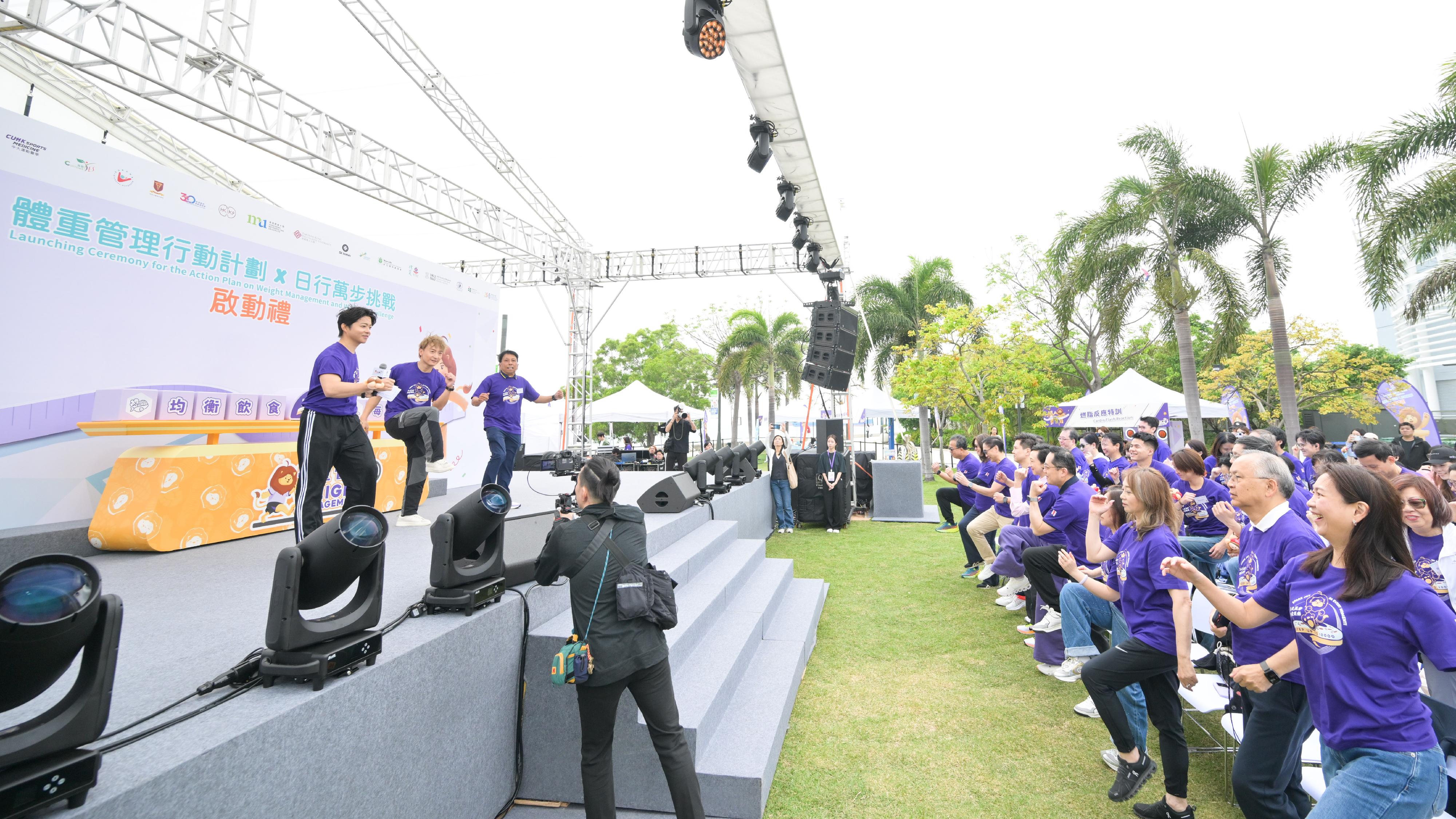 The Department of Health today (March 21) held a launching ceremony and carnival for the "Action Plan on Weight Management x 10 000 Steps a Day Walking Challenge" at the West Kowloon Cultural District to encourage members of the public to pay attention to their health, integrate physical activity into their daily life by walking 10 000 steps a day and manage their weight persistently. Photo shows Vice-chairperson of the Task Group on Promotion of Physical Activities, Dr Lobo Louie, (third left) and Artiste Alex Fong (second left), leading all guests to perform stretching exercises.