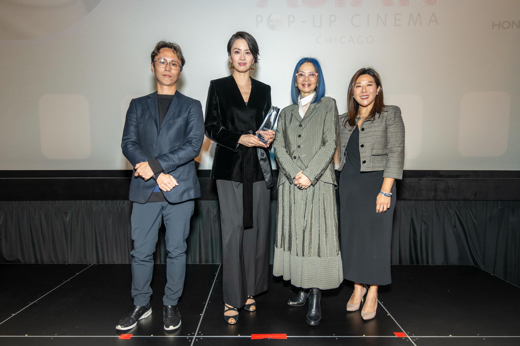 The Hong Kong Economic and Trade Office in New York (New York ETO) supported the 20th edition of the Asian Pop-up Cinema (APUC) film festival in Chicago by showcasing seven exceptional Hong Kong movies. The festival honoured Gigi Leung with the Extraordinary Actors Award. Photo shows the Director of the New York ETO, Ms Maisie Ho (first right), with the Executive Director of the APUC, Sophia Wong Boccio (second right); Gigi Leung (second left); and Hong Kong film director Jil Wong (first left) at the award ceremony on March 20 (Chicago time).