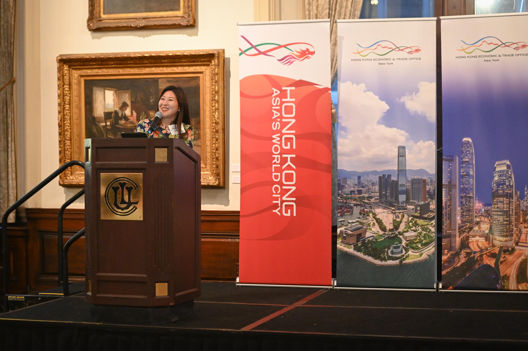 The Hong Kong Economic and Trade Office in New York (New York ETO) co-hosted a spring reception with the Hong Kong Business Association of the Midwest in Chicago on March 19 (Chicago time). Photo shows the Director of the New York ETO, Ms Maisie Ho, delivering her welcome remarks at the spring reception.