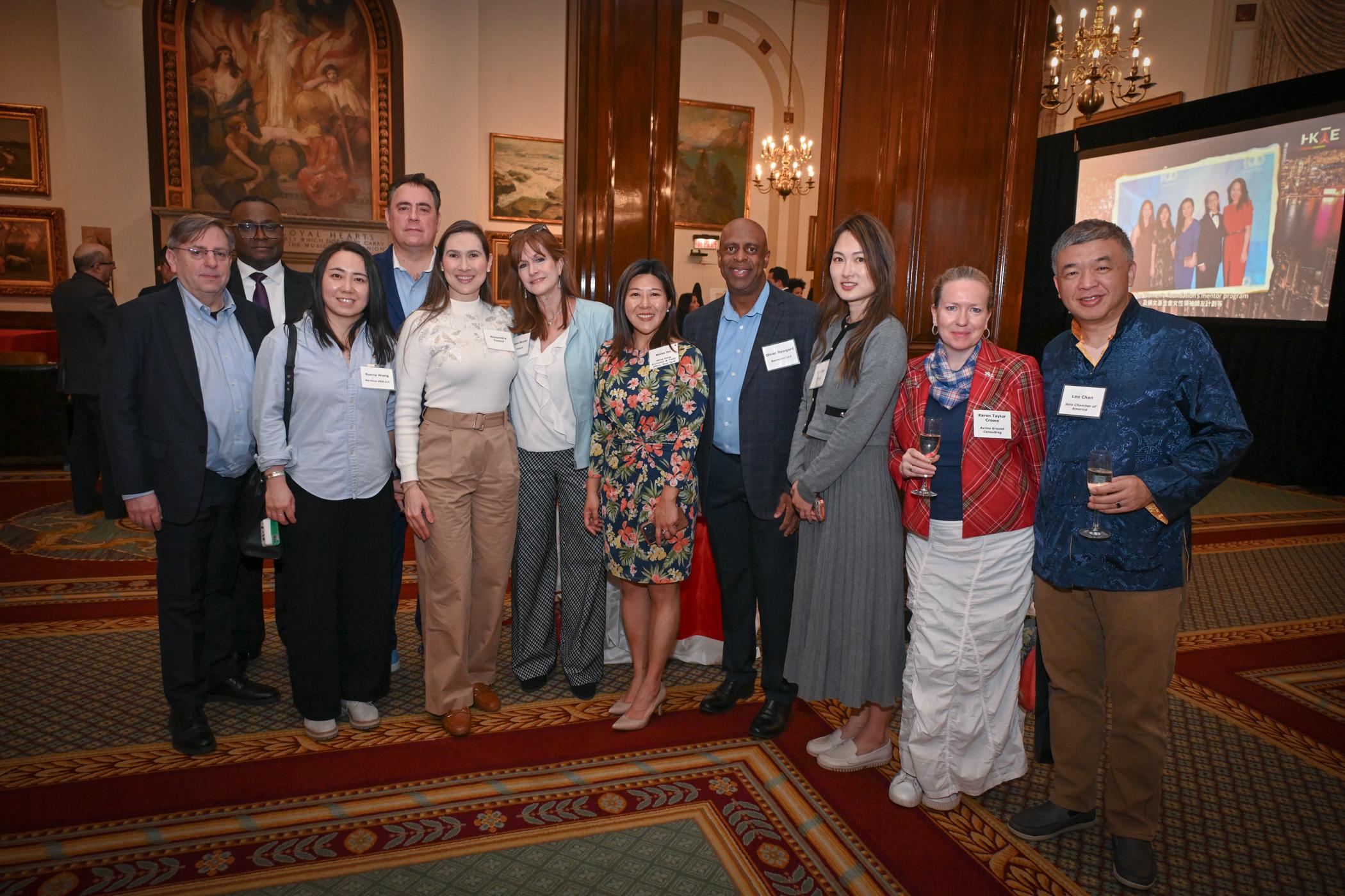 The Hong Kong Economic and Trade Office in New York (New York ETO) co-hosted a spring reception with the Hong Kong Business Association of the Midwest in Chicago on March 19 (Chicago time). Photo shows the Director of the New York ETO, Ms Maisie Ho (front row, centre) with reception guests.