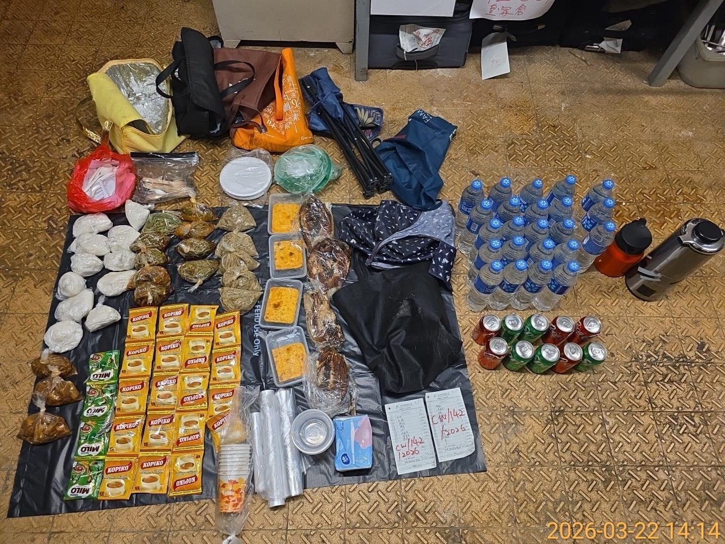 The Food and Environmental Hygiene Department (FEHD) carried out a series of blitz operations across the territory over the past weekend, targeting unlicensed hawkers selling cooked food, with particular focus on crowded areas such as locations where foreign domestic helpers gather. Photo shows the food seized by the FEHD staff during the operations.
