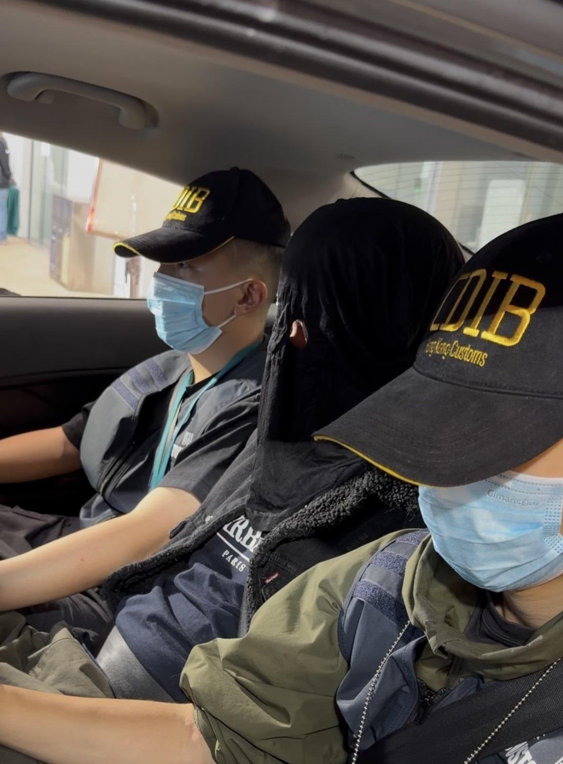 Hong Kong Customs detected two dangerous drugs cases at Hong Kong International Airport and Ho Man Tin on March 21 and yesterday (March 23) respectively, and seized a total of about 8 kilograms of suspected ketamine, about 2.3kg of suspected cocaine and about 1.1kg of suspected crack cocaine, with a total estimated market value of about $6.6 million. Three persons suspected to be connected with the cases were arrested. Photo shows an arrested man (centre) in the second case.