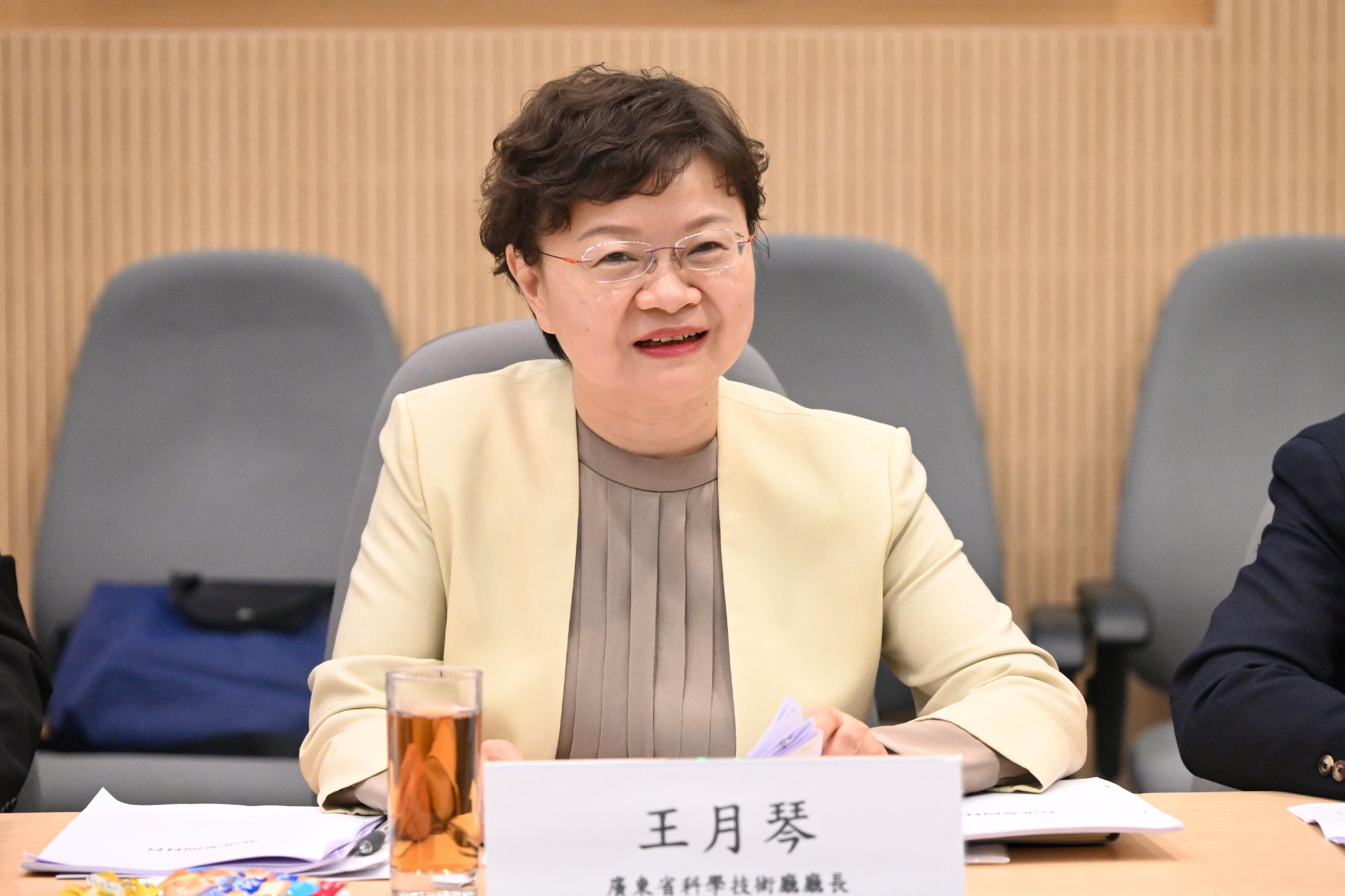 The Director-General of the Department of Science and Technology of Guangdong Province, Ms Wang Yueqin, delivers a speech at the 21st meeting of the Guangdong/Hong Kong Expert Group on Co-operation in Technology and Innovation today (March 25).