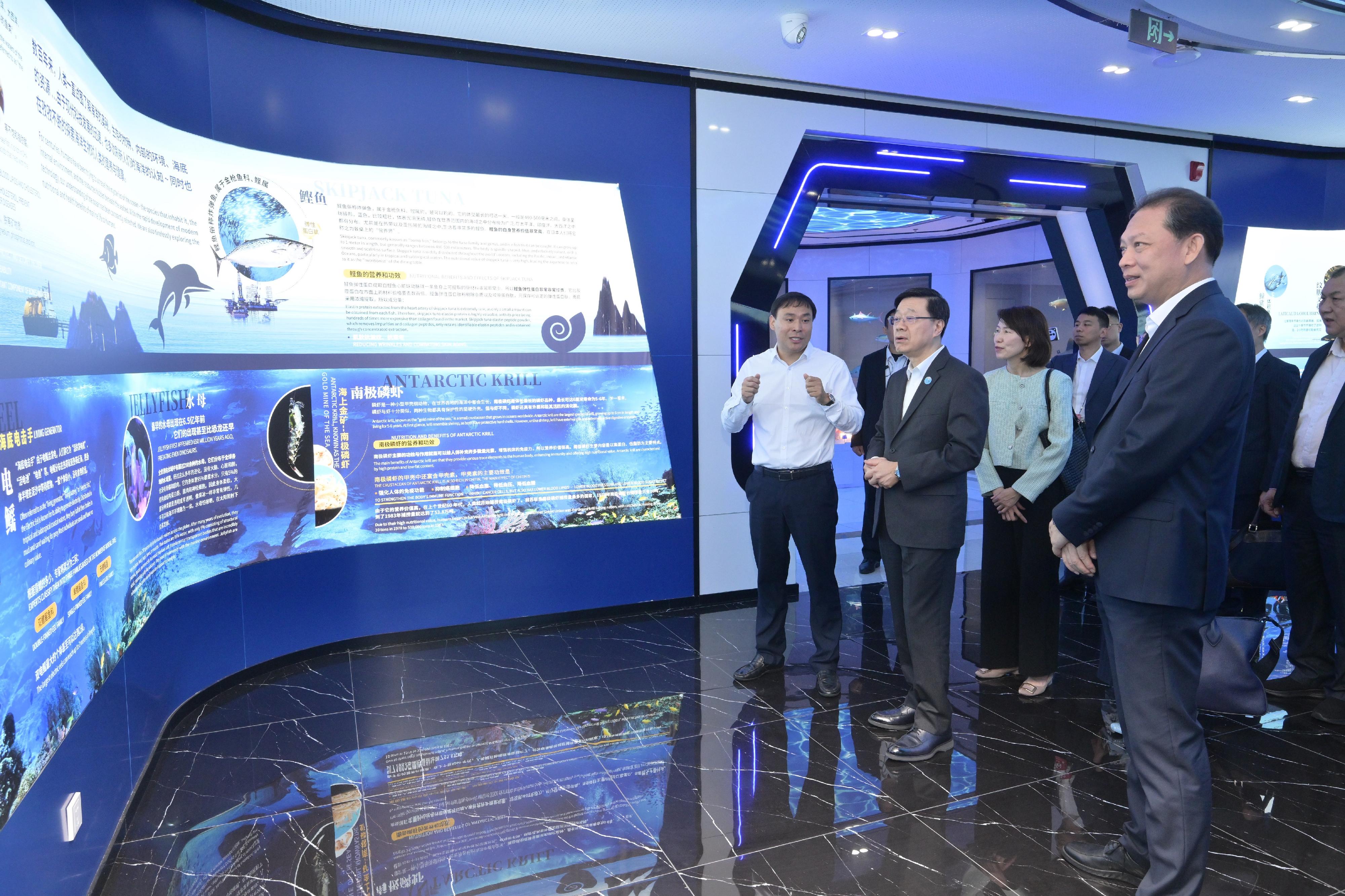 The Chief Executive, Mr John Lee, continued his visit programme in Hainan today (March 25). Photo shows Mr Lee (second left) visiting a high-tech enterprise.