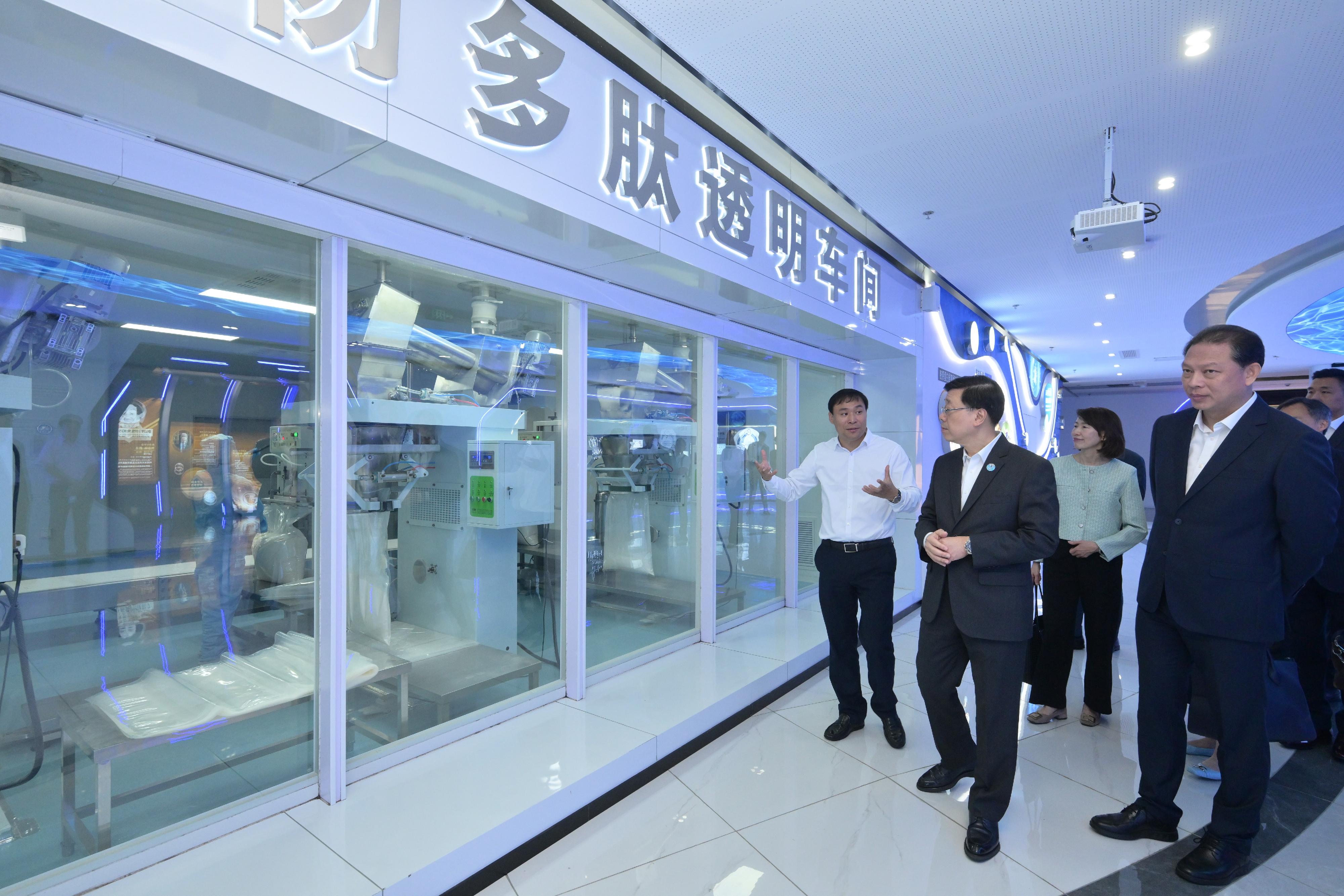 The Chief Executive, Mr John Lee, continued his visit programme in Hainan today (March 25). Photo shows Mr Lee (second left) visiting a high-tech enterprise.