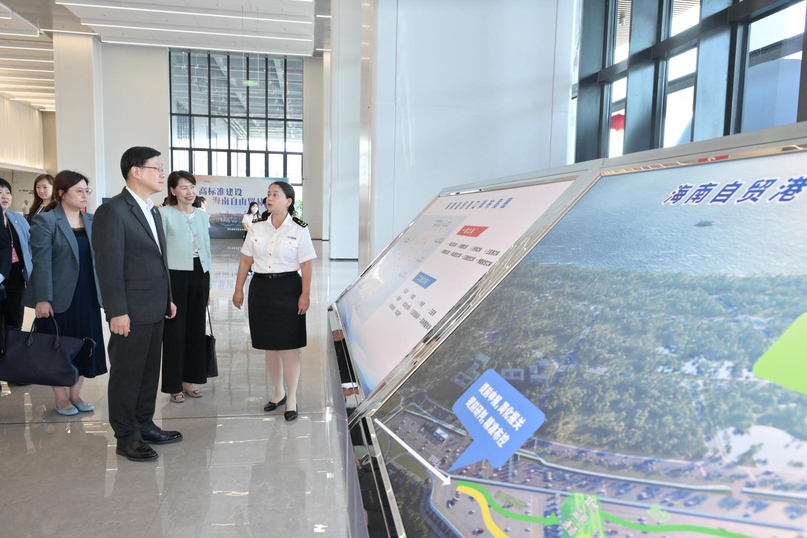 The Chief Executive, Mr John Lee, continued his visit programme in Hainan today (March 25). Photo shows Mr Lee (third right) visiting the centralised inspection site of the Nangang "Second-Line Port".