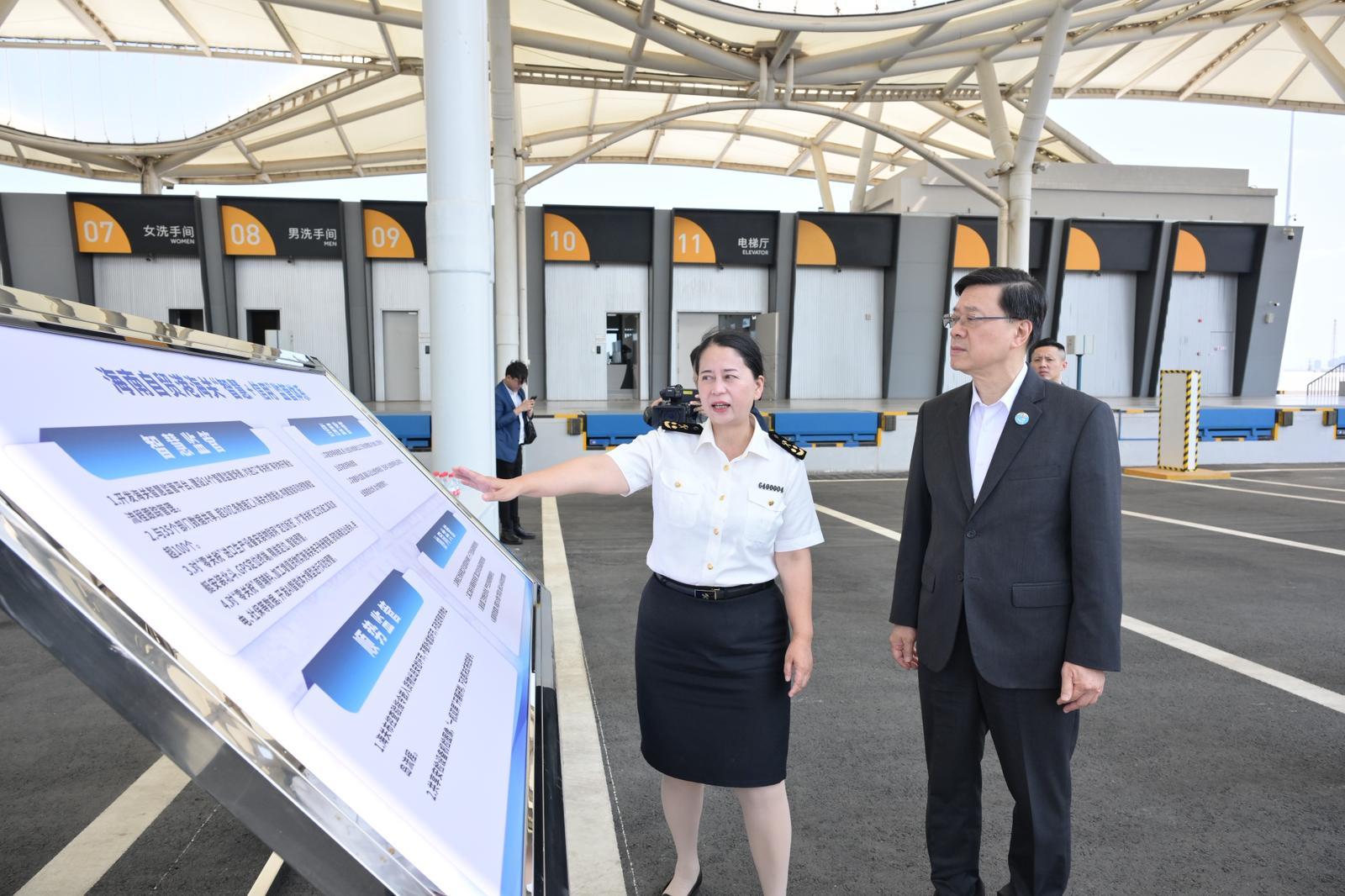 The Chief Executive, Mr John Lee, continued his visit programme in Hainan today (March 25). Photo shows Mr Lee (first right) visiting the centralised inspection site of the Nangang "Second-Line Port".