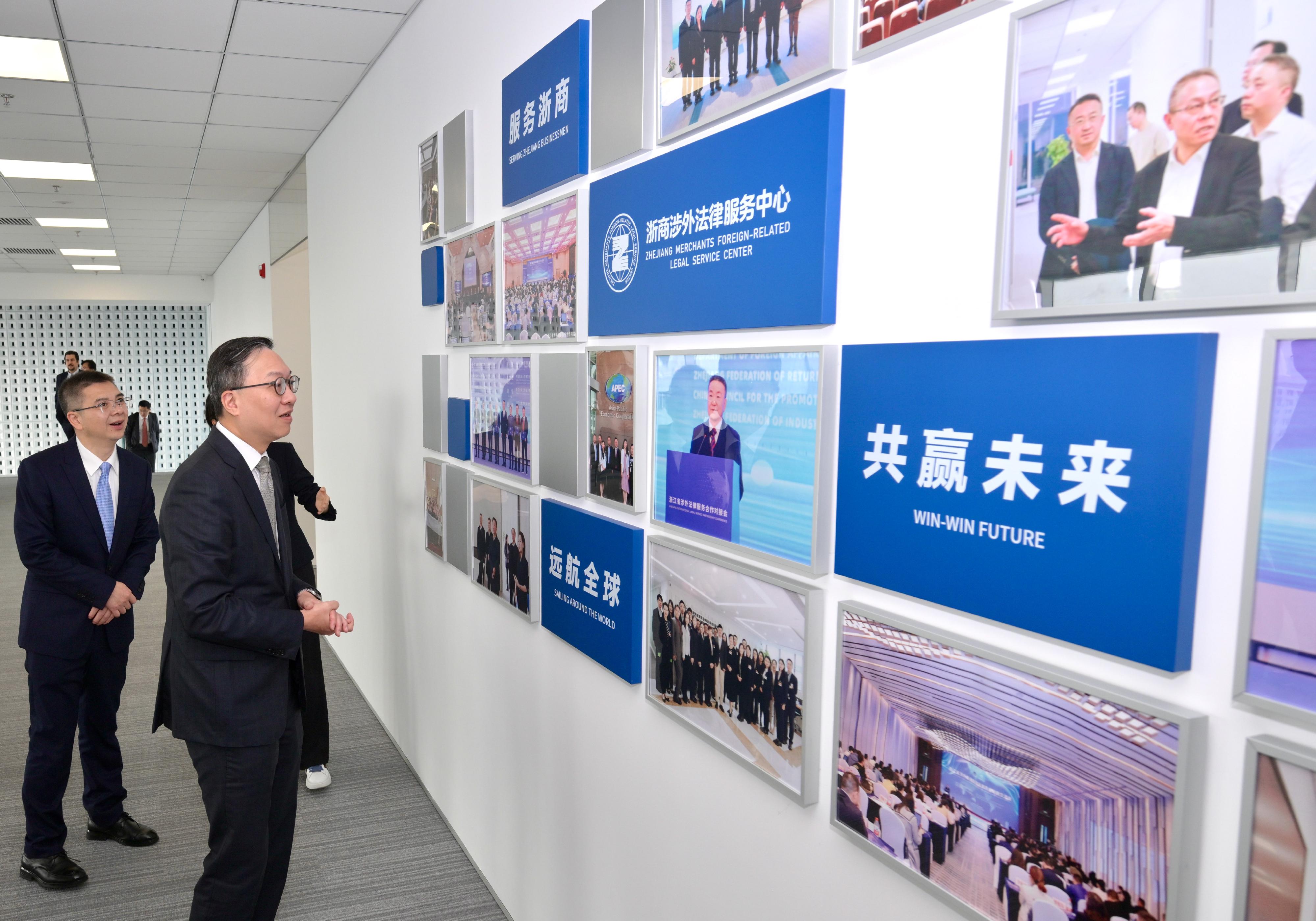 The Secretary for Justice, Mr Paul Lam, SC (right), together with his delegation, visited the Zhejiang Merchants Foreign-Related Legal Service Center in Hangzhou today (March 25) to learn about the current state of foreign-related legal services in Zhejiang Province.