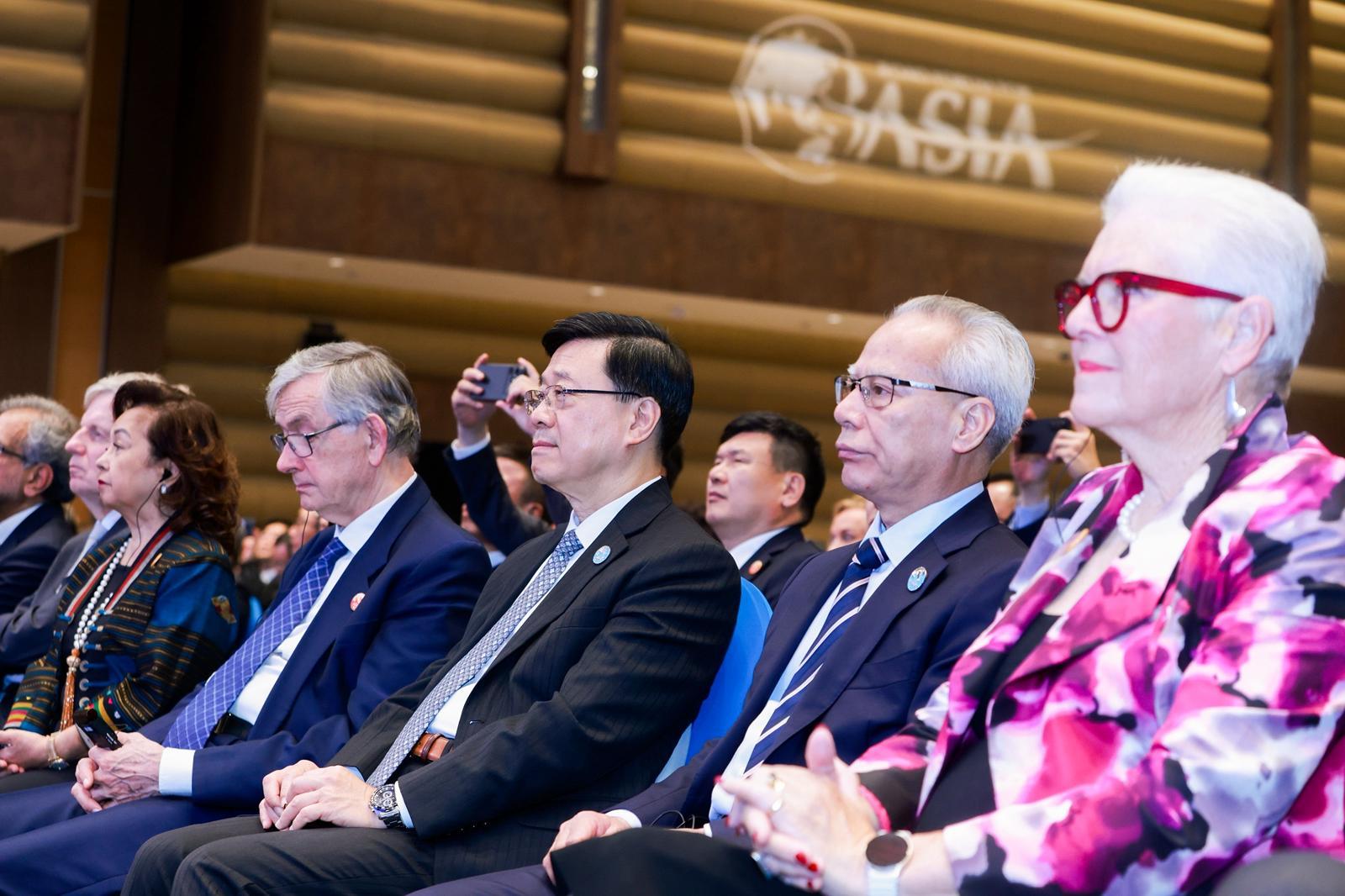 The Chief Executive, Mr John Lee (centre), attends the opening plenary of the Boao Forum for Asia Annual Conference 2026 today (March 26).