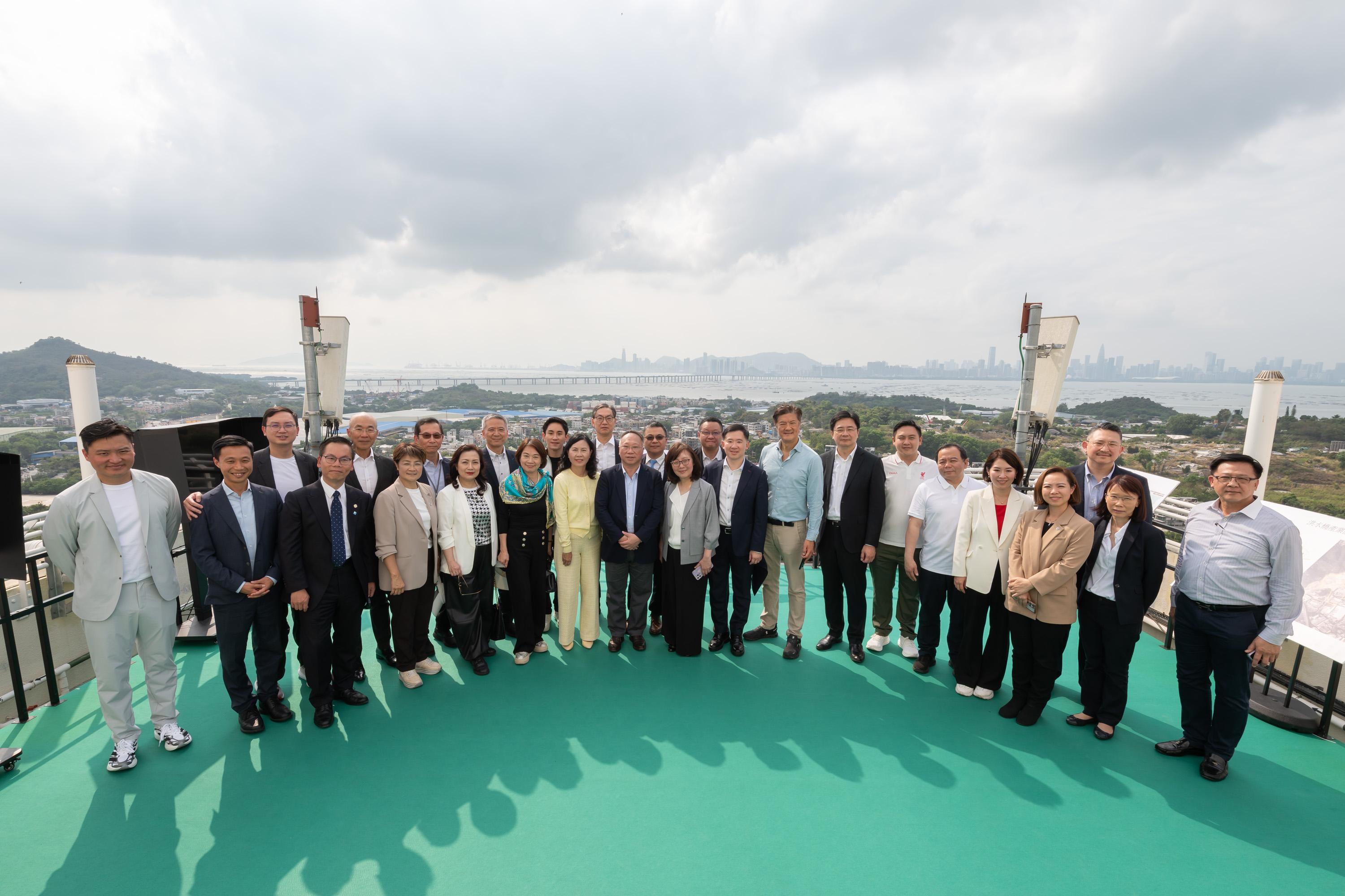 Members of the Legislative Council (LegCo) visited the Northern Metropolis today (March 26). Photo shows LegCo Members with government officials.
