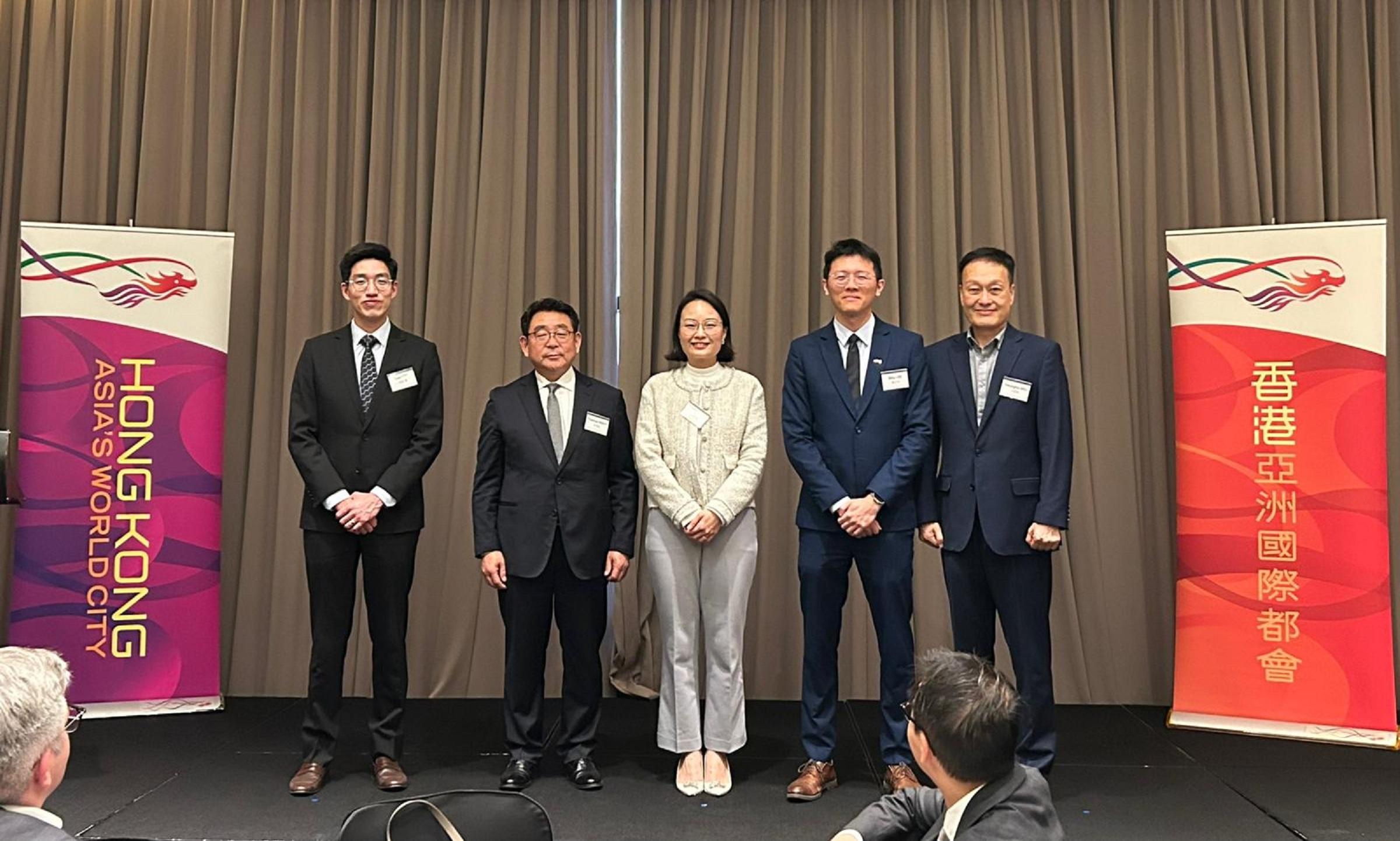 The Hong Kong Economic and Trade Office in Tokyo, in collaboration with the Hong Kong Trade Development Council, Invest Hong Kong and the Hong Kong-Korea Business Association, co-organised a Hong Kong-Korea business networking reception in Seoul yesterday (March 26) under the Economic and Trade Express platform to promote Hong Kong's business advantages. Photo shows the Principal Hong Kong Economic and Trade Representative (Tokyo), Ms Gillian Lam (centre), with other guests.