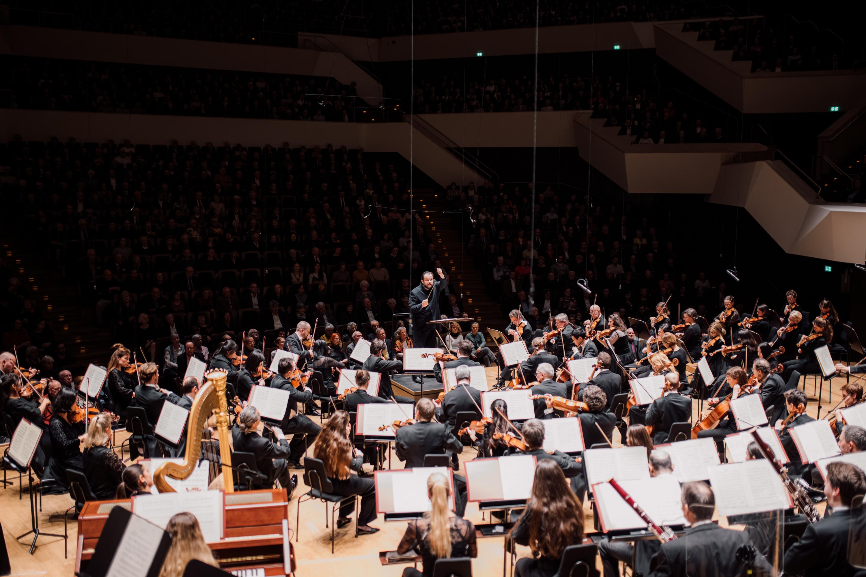 An international top-notch orchestra and acclaimed musicians will stage performances at the Leisure and Cultural Services Department's "Great Music 2026" from June to December. Photo shows the Gewandhausorchester Leipzig. (Photo source: Konrad Stöhr)
