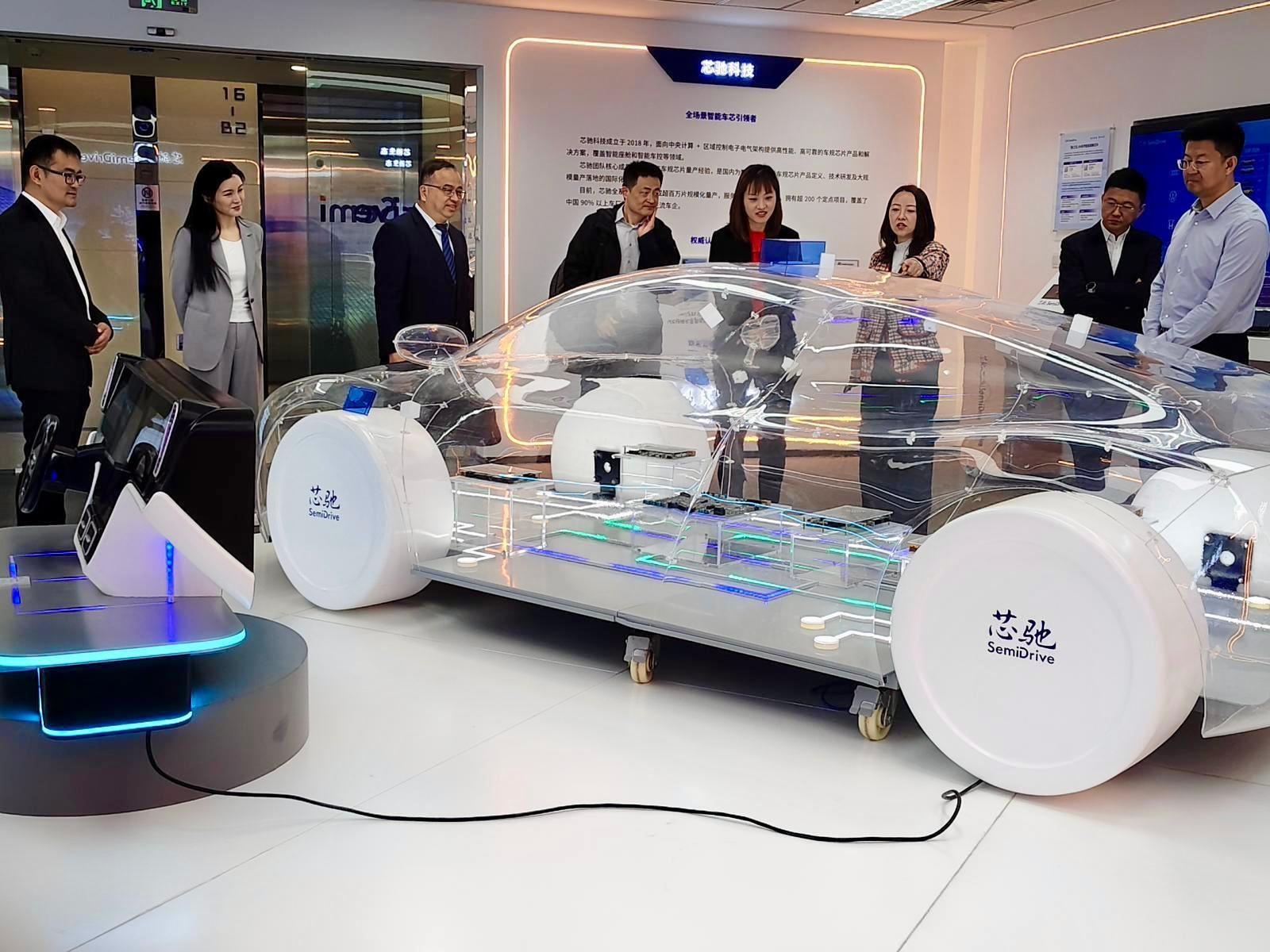 The Under Secretary for Innovation, Technology and Industry, Ms Lillian Cheong (fourth right), visited a number of leading semiconductor and AI chip enterprises in Beijing. Photo shows Ms Cheong touring the Beijing SemiDrive Technology Corporation on March 25.