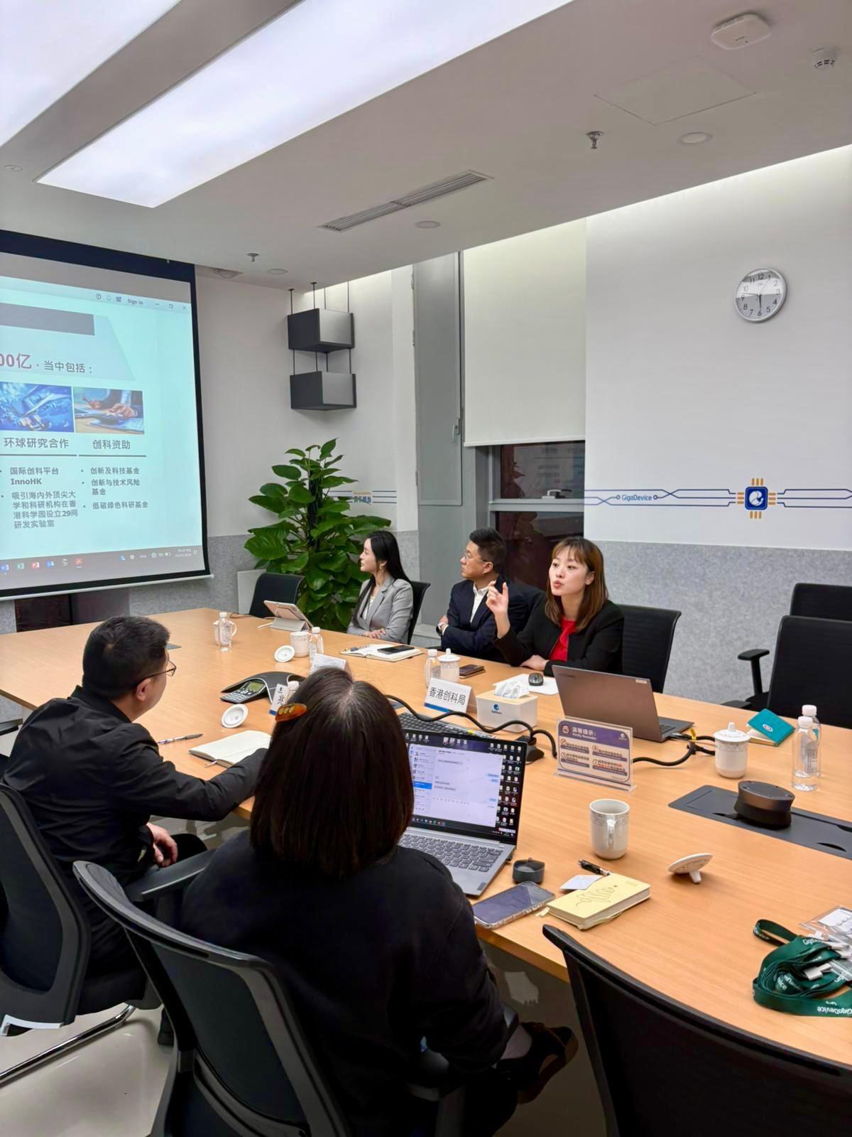 The Under Secretary for Innovation, Technology and Industry, Ms Lillian Cheong (first right), visited a number of leading semiconductor and AI chip enterprises in Beijing. Photo shows Ms Cheong meeting representatives of GigaDevice Semiconductor Inc on March 25.