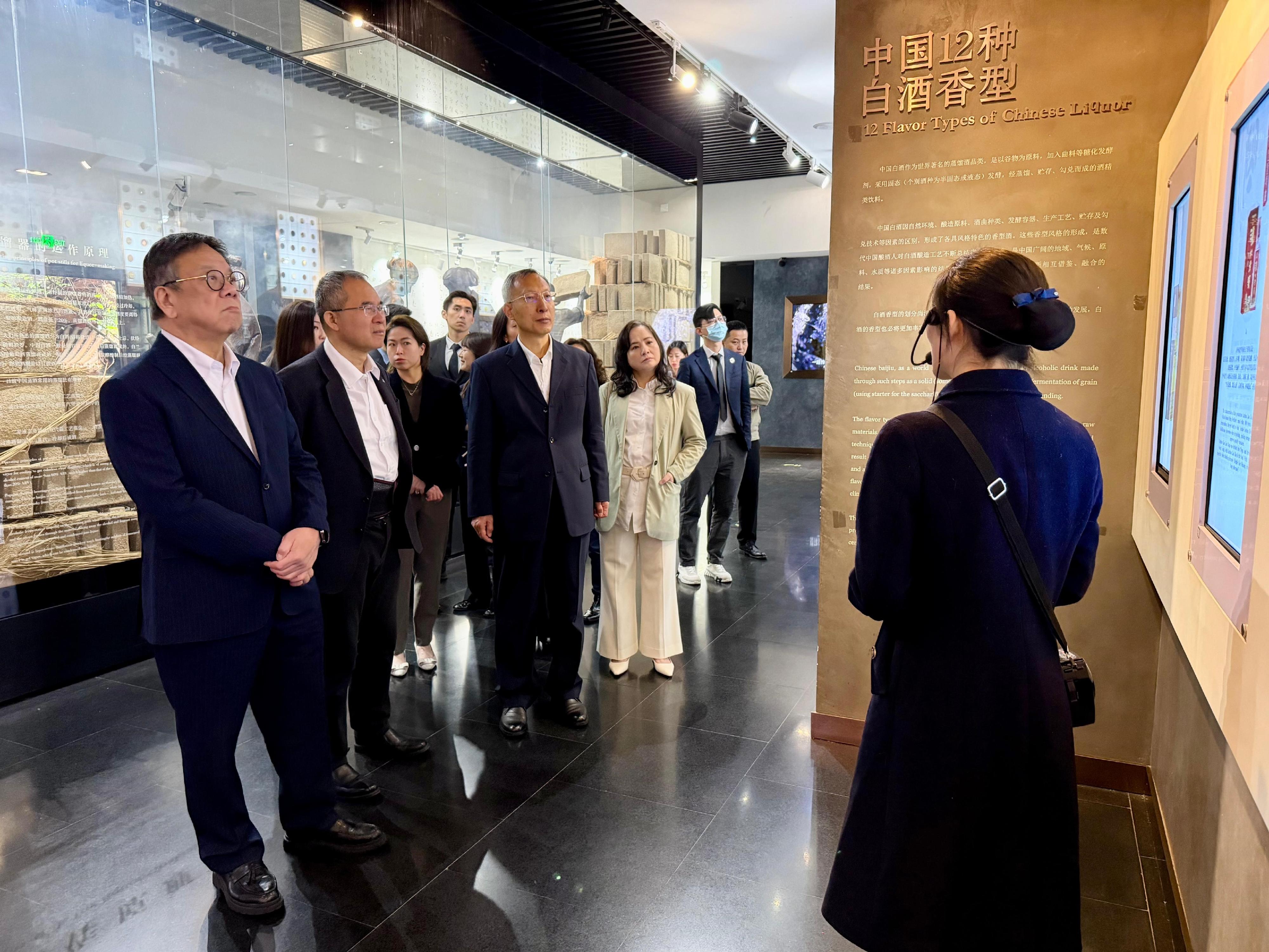 The business delegation led by the Secretary for Commerce and Economic Development, Mr Algernon Yau, proceeded to Guizhou from Sichuan to continue its visit. Photo shows Mr Yau (first left) visiting the China Liquor Culture City in Renhuai City, Guizhou, today (March 27) to learn about the characteristics of the Chinese wine and liquor industry.