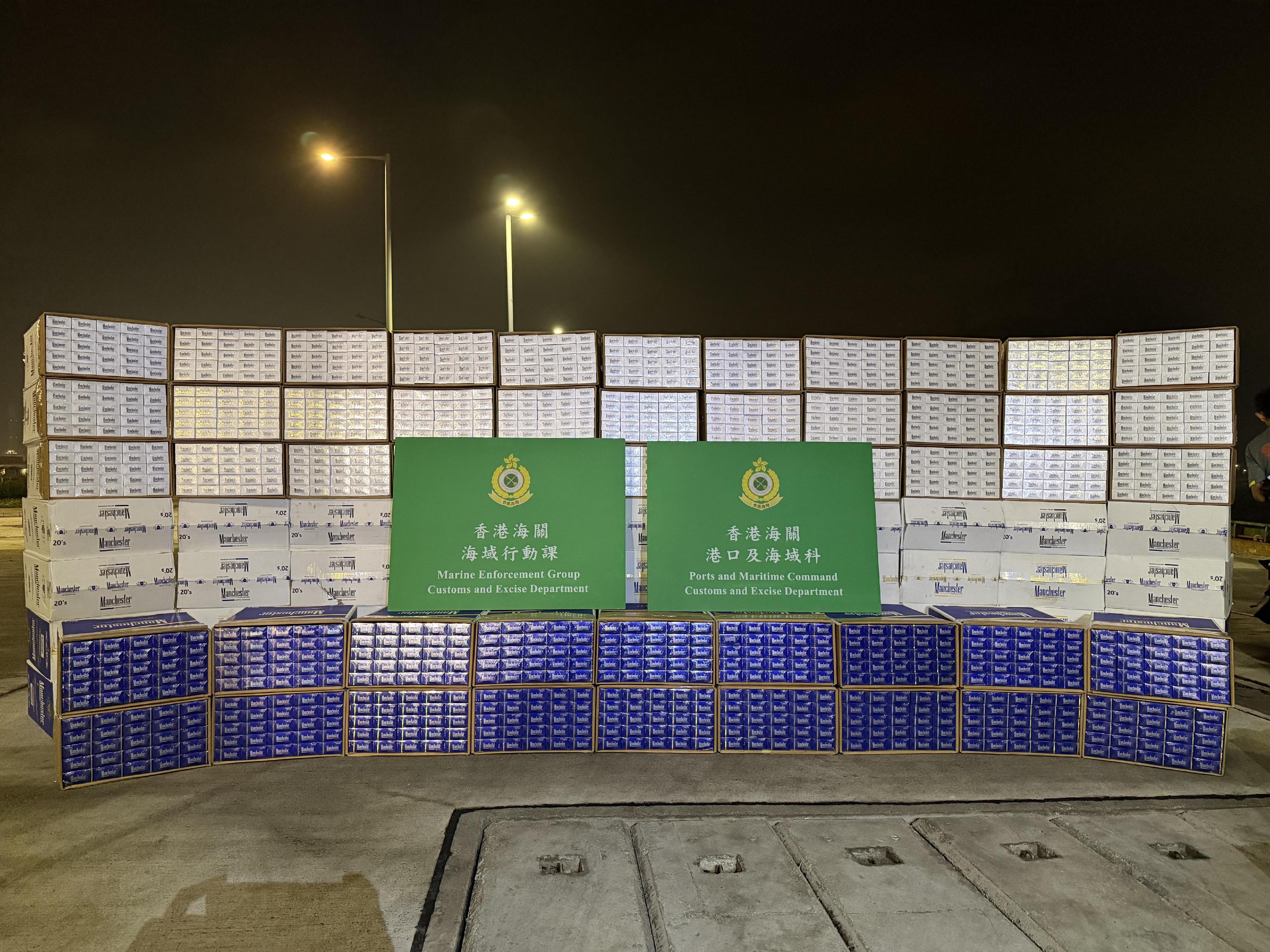 Hong Kong Customs, the Marine Police and law enforcement agencies of the Chinese Mainland yesterday (March 27) mounted a joint anti-smuggling operation in the southeast waters of Hong Kong and detected a suspected smuggling case involving a river trade vessel. About 20 million suspected illicit cigarettes, with an estimated market value of about $ 92 million and a duty potential of about $68 million, were seized. Photo shows the suspected illicit cigarettes seized.