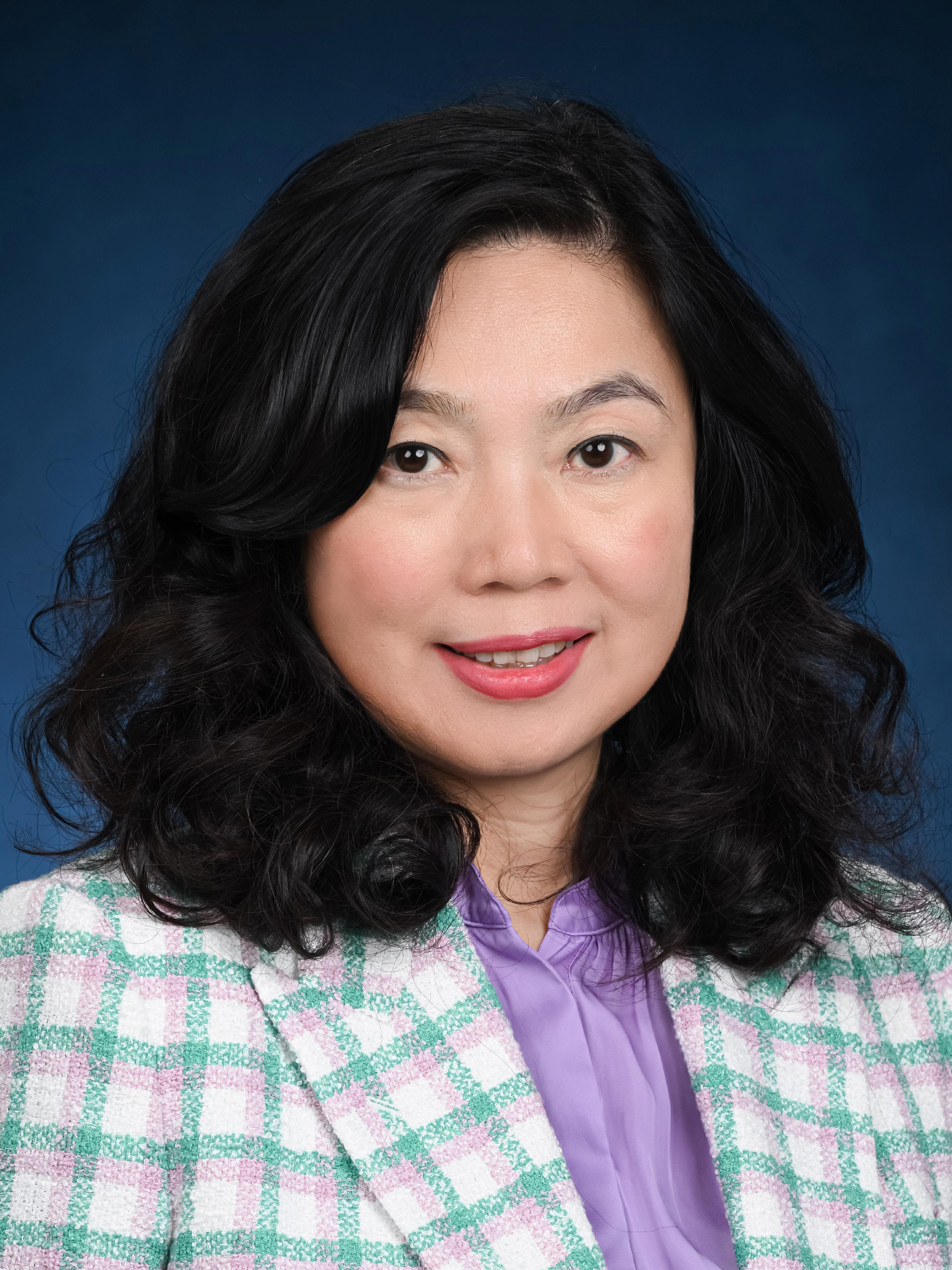 Ms Salina Yan Mei-mei, Permanent Secretary for Financial Services and the Treasury (Financial Services), will proceed on pre-retirement leave.

