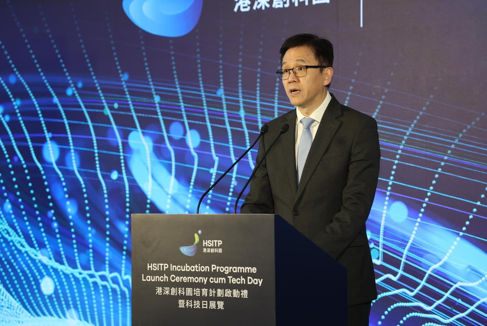 創新科技及工業局局長孫東教授今日（三月三十日）在港深創科園培育計劃啟動禮暨科技日展覽上致辭。