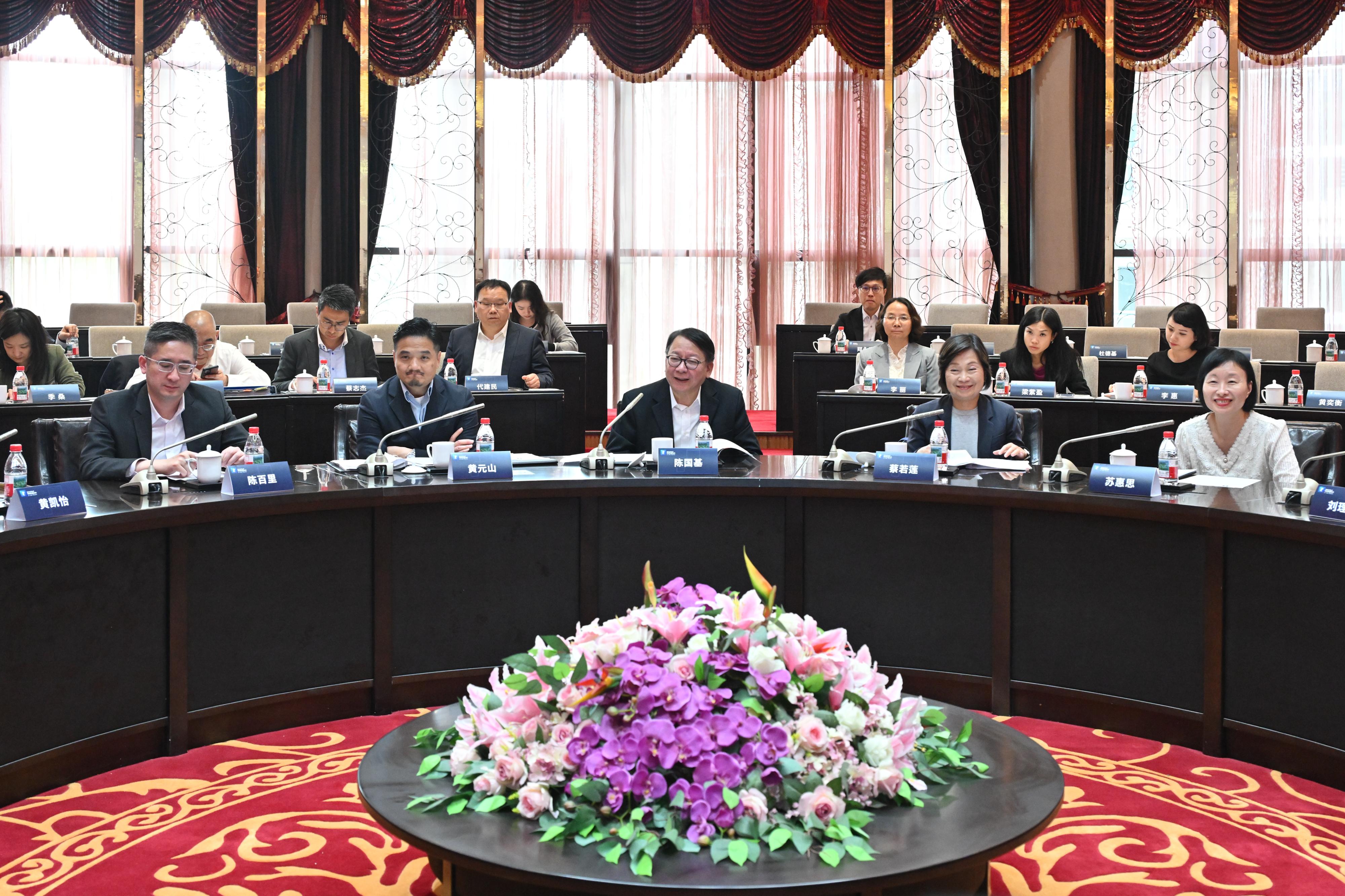 The Chief Secretary for Administration, Mr Chan Kwok-ki, led the delegation of the Working Group on Planning and Construction of the University Town under the Committee on Development of the Northern Metropolis to visit Zhejiang today (March 30). Photo shows Mr Chan (front row, centre) and the Secretary for Education, Dr Choi Yuk-lin (front row, second right), visiting the Ningbo Higher Education Park and exchanging views with representatives from the Department of Education of Zhejiang Province, the Ningbo Municipal Government, the Ningbo Municipal Education Bureau, and heads of various higher education institutions in the park. 
