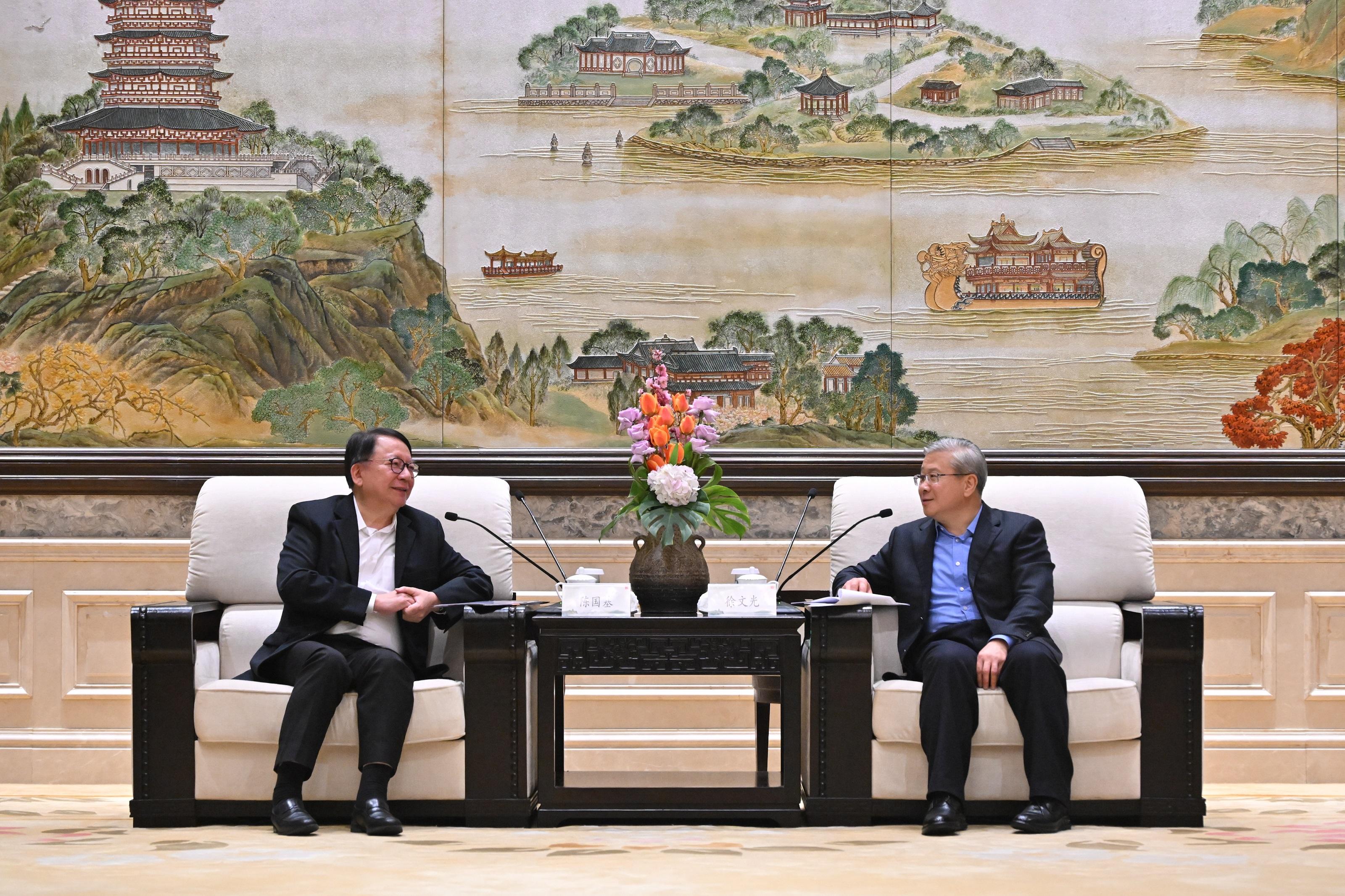 The Chief Secretary for Administration, Mr Chan Kwok-ki, led the delegation of the Working Group on Planning and Construction of the University Town under the Committee on Development of the Northern Metropolis to visit Zhejiang today (March 30). Photo shows Mr Chan (left) meeting with member of the Standing Committee of the CPC Zhejiang Provincial Committee and Executive Vice Governor of Zhejiang Province, Mr Xu Wenguang (right) in Hangzhou.