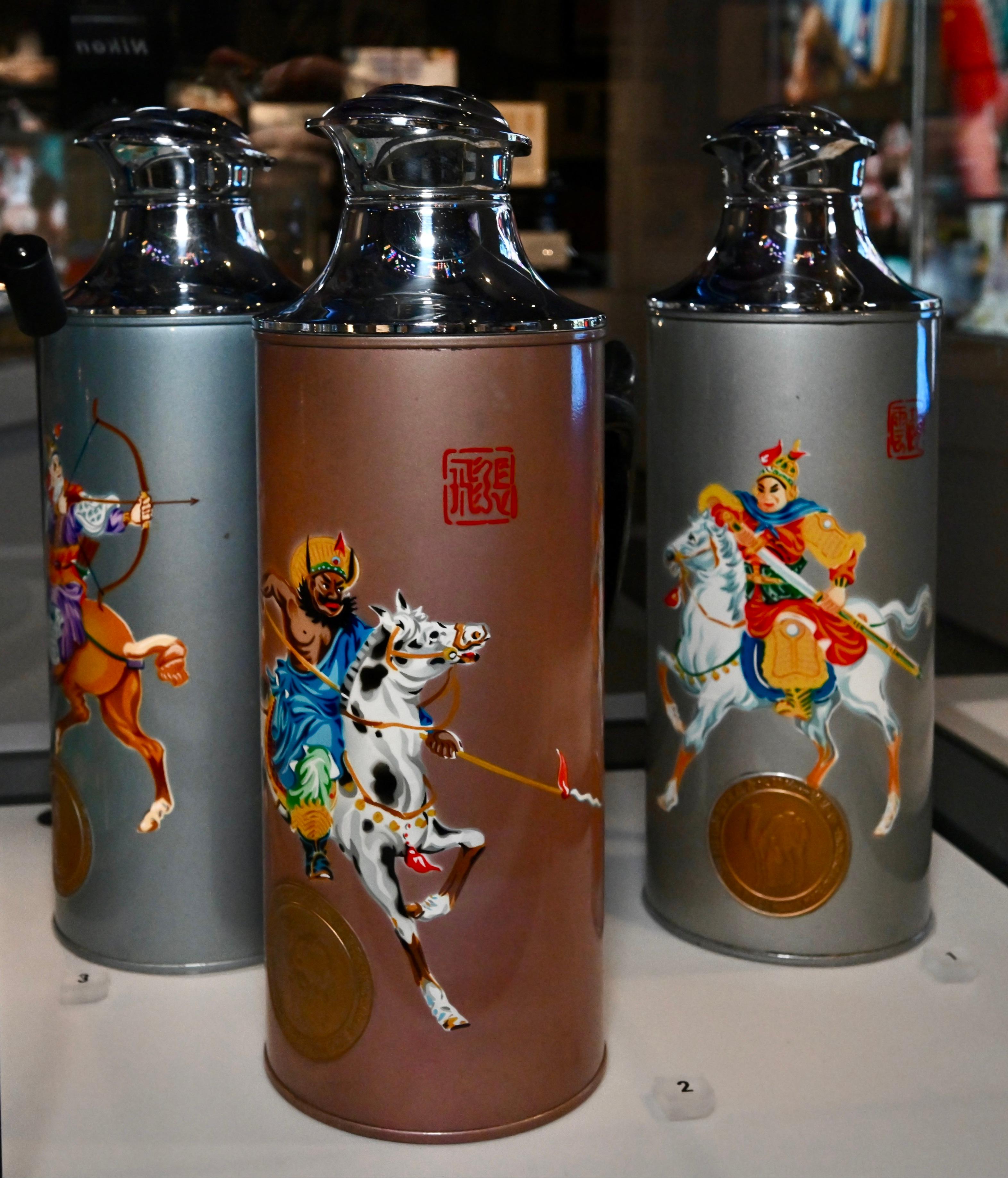 The Hong Kong Museum of History is staging the revamped permanent exhibition "Hong Kong Story" from tomorrow (April 1). Photo shows vacuum flasks made in Hong Kong in the 1960s, decorated with illustrations of heroes from the Three Kingdoms.