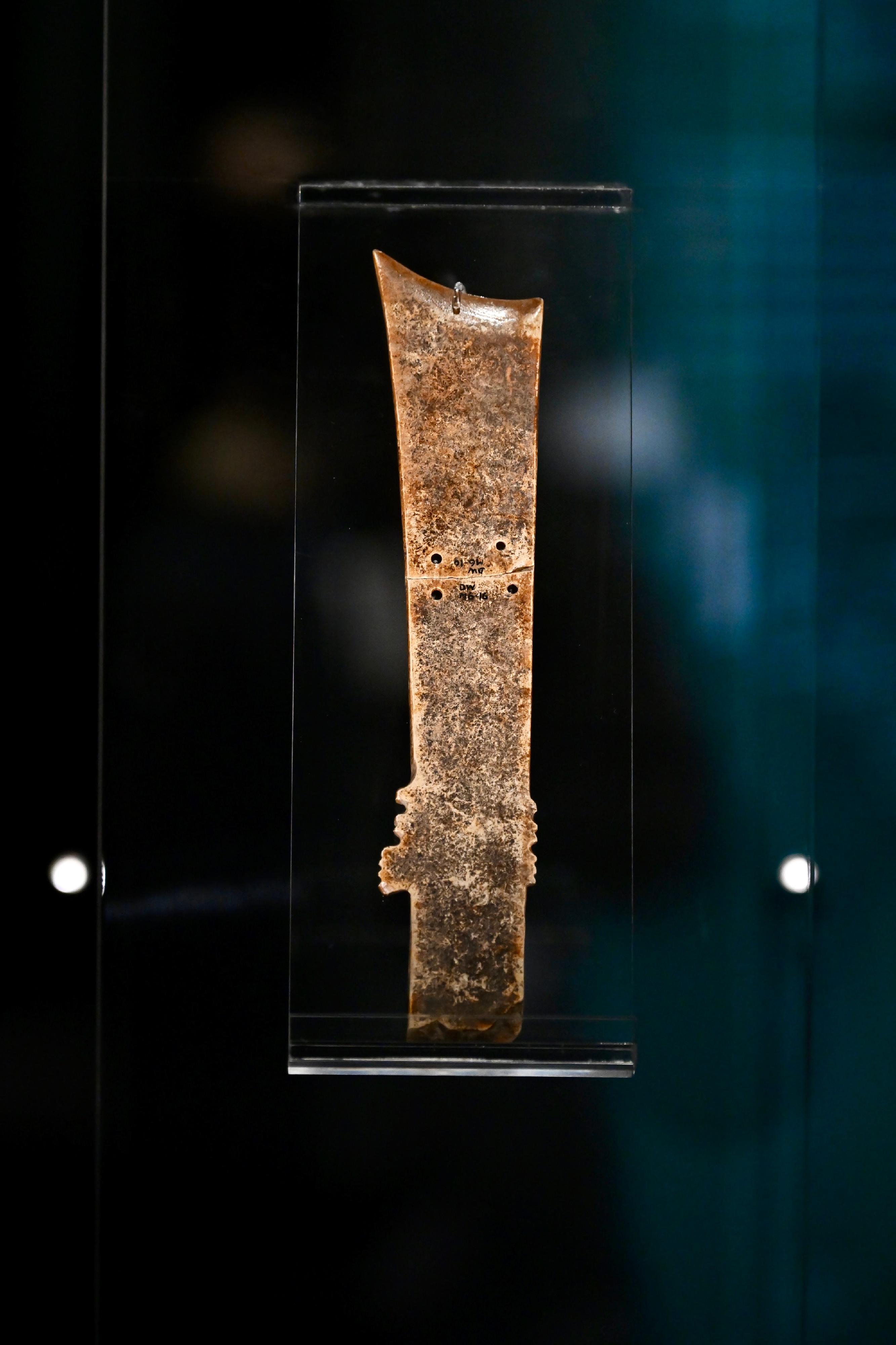 The Hong Kong Museum of History is staging the revamped permanent exhibition "Hong Kong Story" from tomorrow (April 1). Photo shows a national-grade "yazhang" (ceremonial blade), unearthed at Tai Wan, Lamma Island.
