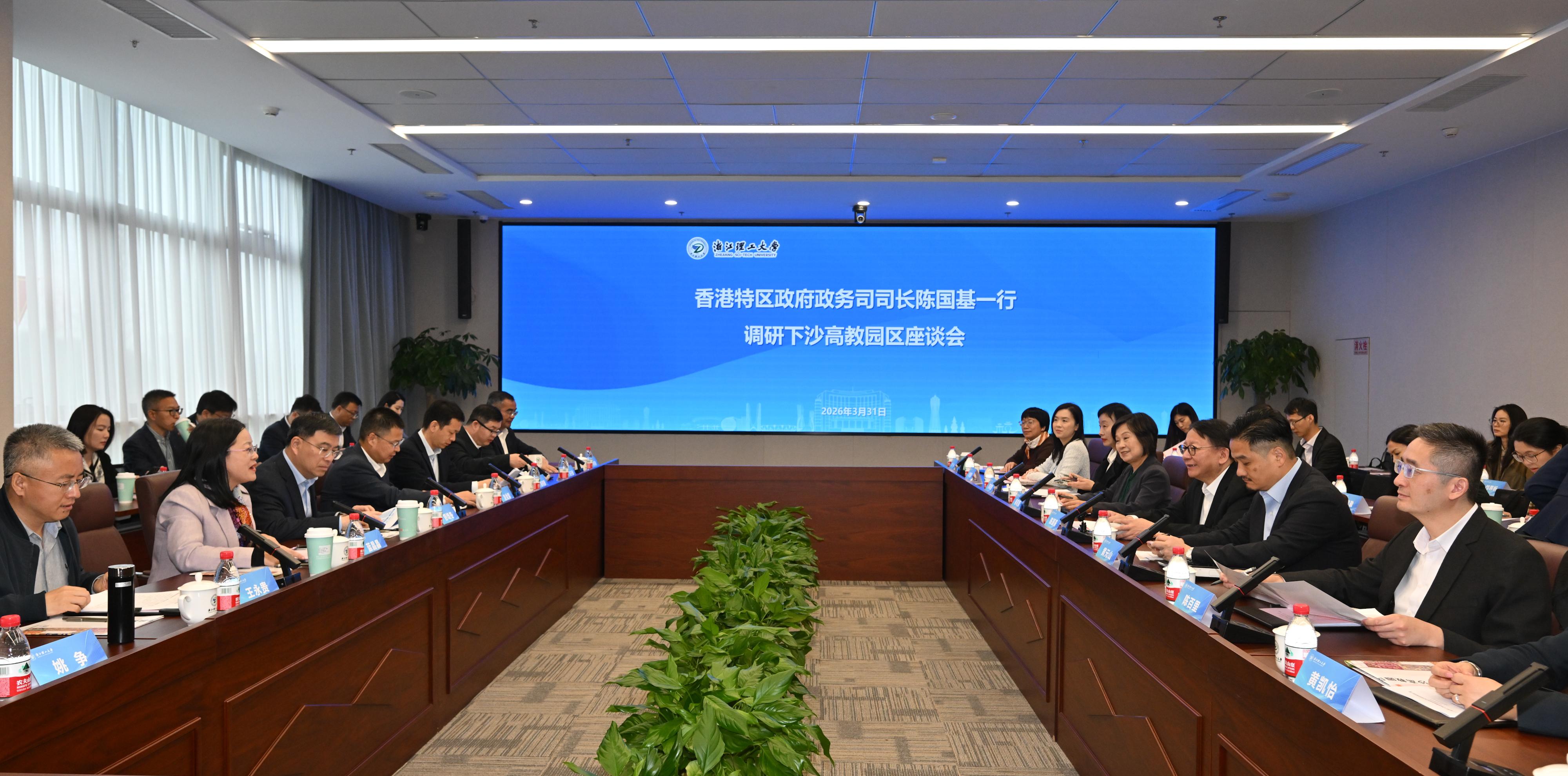 The Chief Secretary for Administration, Mr Chan Kwok-ki, today (March 31) led the delegation of the Working Group on Planning and Construction of the University Town under the Committee on the Northern Metropolis Development to continue its visit to Zhejiang. Photo shows Mr Chan (third right), the Secretary for Education, Dr Choi Yuk-lin (fourth right), and the delegation visiting the Xiasha Higher Education Park in Hangzhou and exchanging views with representatives from the Department of Education of Zhejiang Province, the Qiantang District People's Government of Hangzhou Municipality and heads of various higher education institutions in the park.