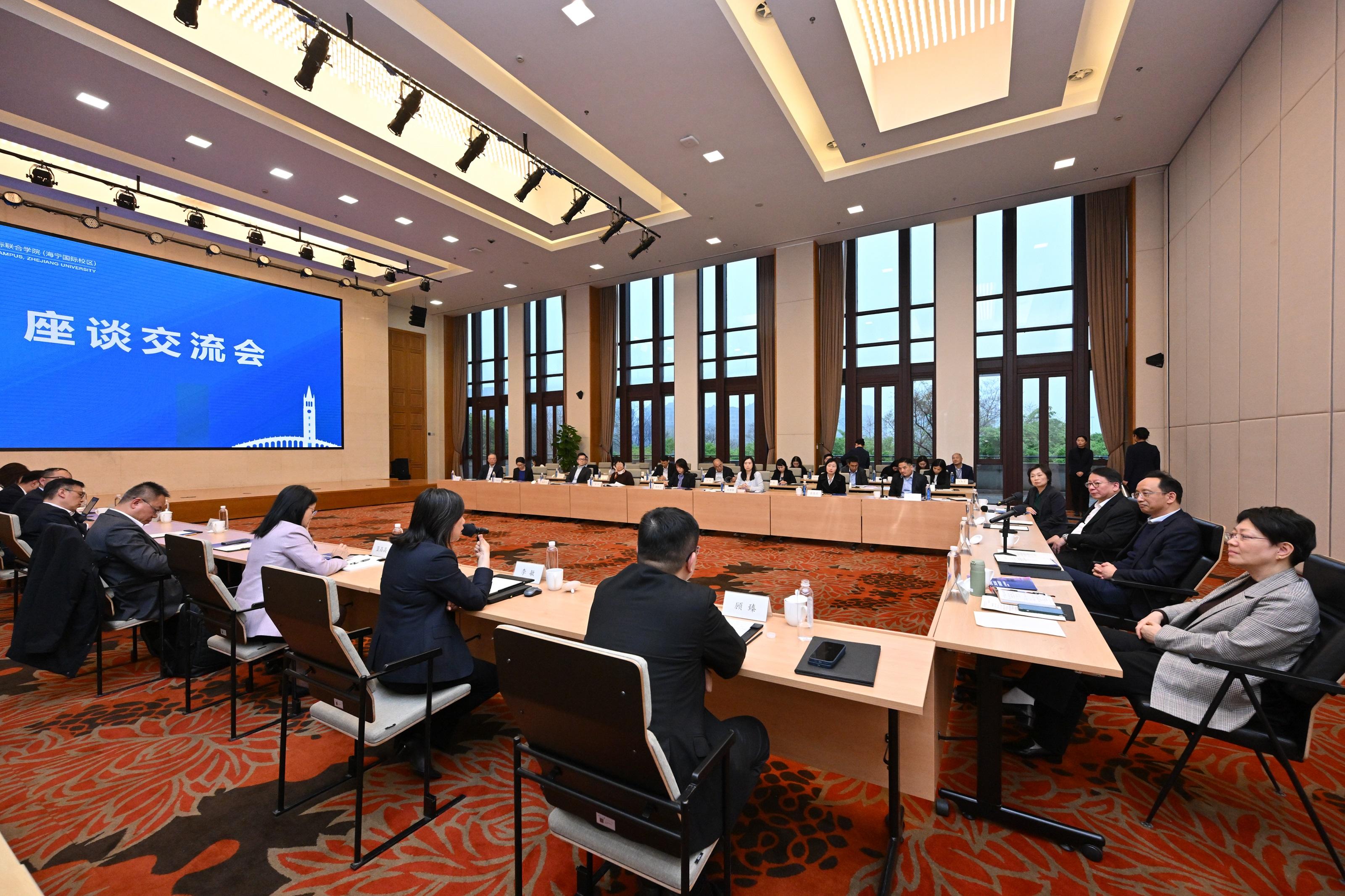 The Chief Secretary for Administration, Mr Chan Kwok-ki, today (March 31) led the delegation of the Working Group on Planning and Construction of the University Town under the Committee on Development of the Northern Metropolis to continue its visit to Zhejiang. Photo shows Mr Chan (third right), the Secretary for Education, Dr Choi Yuk-lin (fourth right), and the delegation visiting the Zhejiang University International Campus (Haining) and exchanging views with representatives of the institution.