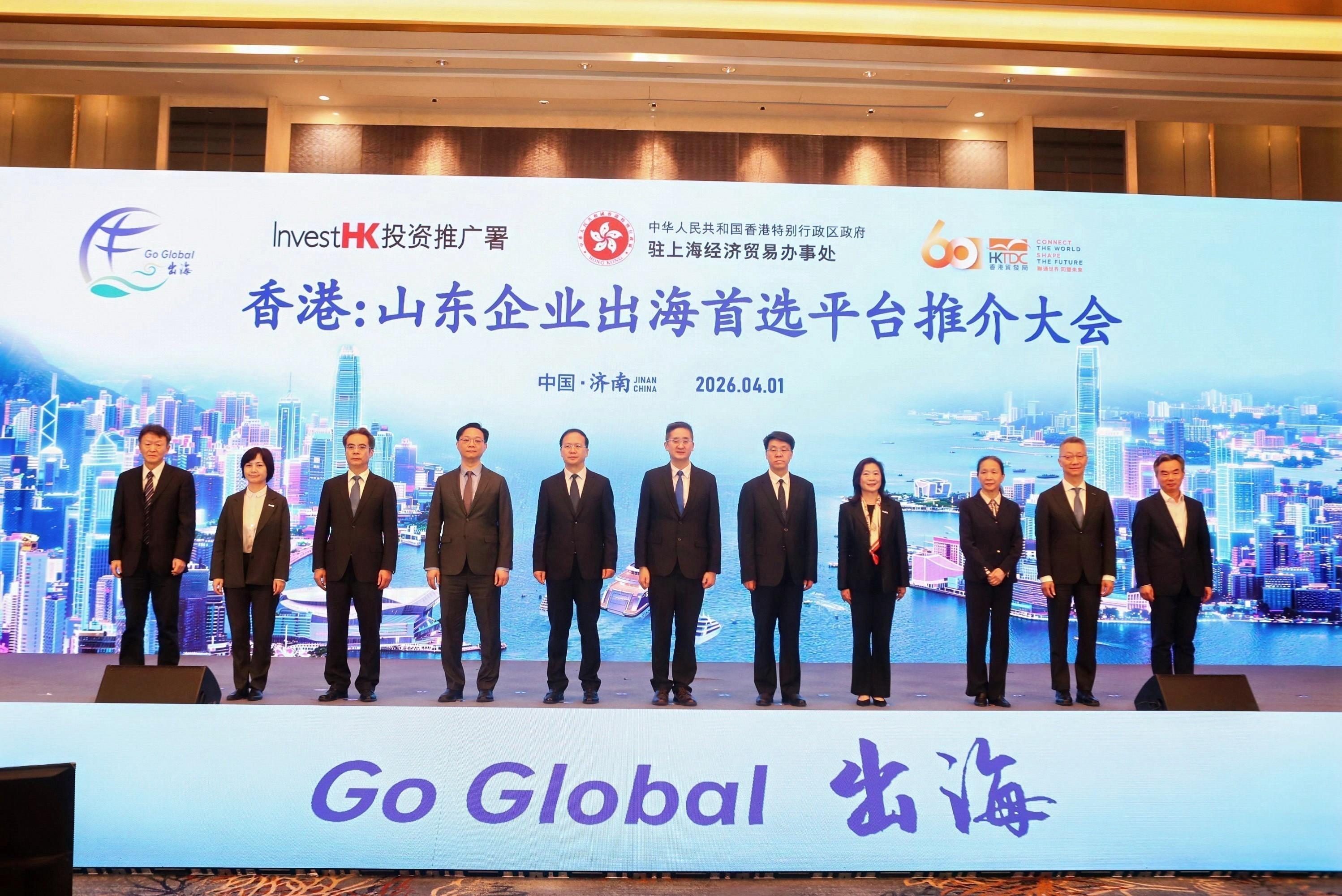 Invest Hong Kong (InvestHK), the Hong Kong Economic and Trade Office in Shanghai (SHETO) of the Hong Kong Special Administrative Region Government, and the Hong Kong Trade Development Council (HKTDC), in collaboration with the Hong Kong and Macao Work Office of the CPC Shandong Provincial Committee and the Department of Commerce of Shandong Province, jointly hosted the "Hong Kong: The Preferred Platform for Shandong Enterprises to Go Global" seminar today (April 1) in Jinan, Shandong Province. Photo shows the Under Secretary for Commerce and Economic Development, Dr Bernard Chan (centre); the Vice Governor of the Shandong Provincial People's Government, Mr Sun Ximin (fifth right); Associate Director-General of Investment Promotion of InvestHK Ms Loretta Lee (fourth right); Deputy Director of SHETO Mr Arthur Lam (fourth left); the Deputy Director of the Hong Kong and Macao Work Office of the CPC Shandong Provincial Committee, Ms Yin Xiaomin (third right); Deputy Director-General of the Department of Commerce of Shandong Province Mr Zhang Qingwei (third left); the Regional Director, Northern China, of the HKTDC, Mr Kevin Chan (second right); Deputy Director of the Finance Office of the CPC Shandong Provincial Committee, Mr Wang Xinguo (first right); and Deputy Director-General of the Department of Industry and Information Technology of Shandong Province Mr Wang Xiao (first left) at the event.