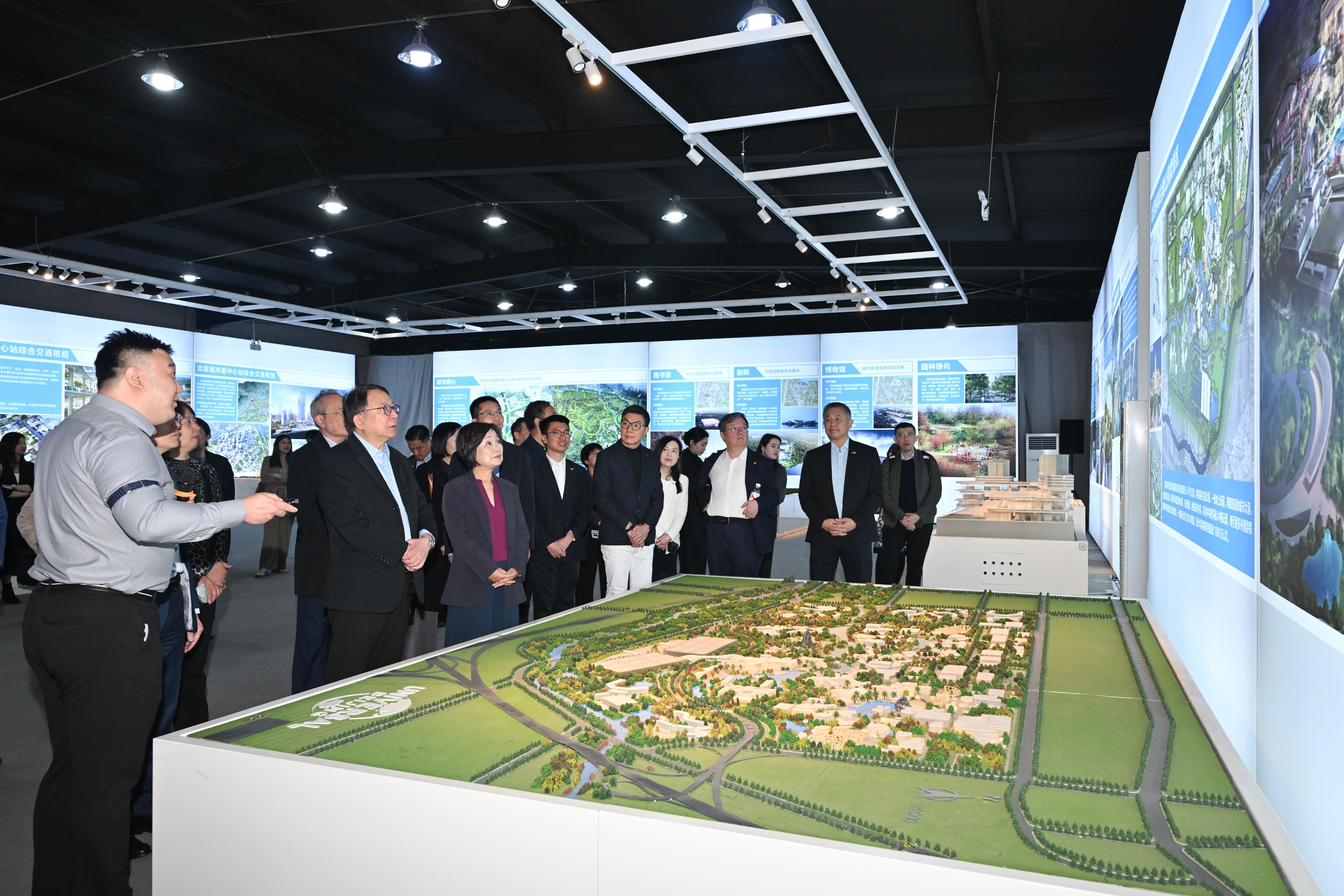 The Chief Secretary for Administration, Mr Chan Kwok-ki, today (April 1) led the delegation of the Working Group on Planning and Construction of the University Town under the Committee on Development of the Northern Metropolis to continue its visit to the Beijing Municipal Administrative Center and Xiong'an New Area in Hebei. Photo shows Mr Chan (second left), the Secretary for Education, Dr Choi Yuk-lin (third left), and the delegation visiting the planning exhibition hall of the Beijing Municipal Administrative Center.