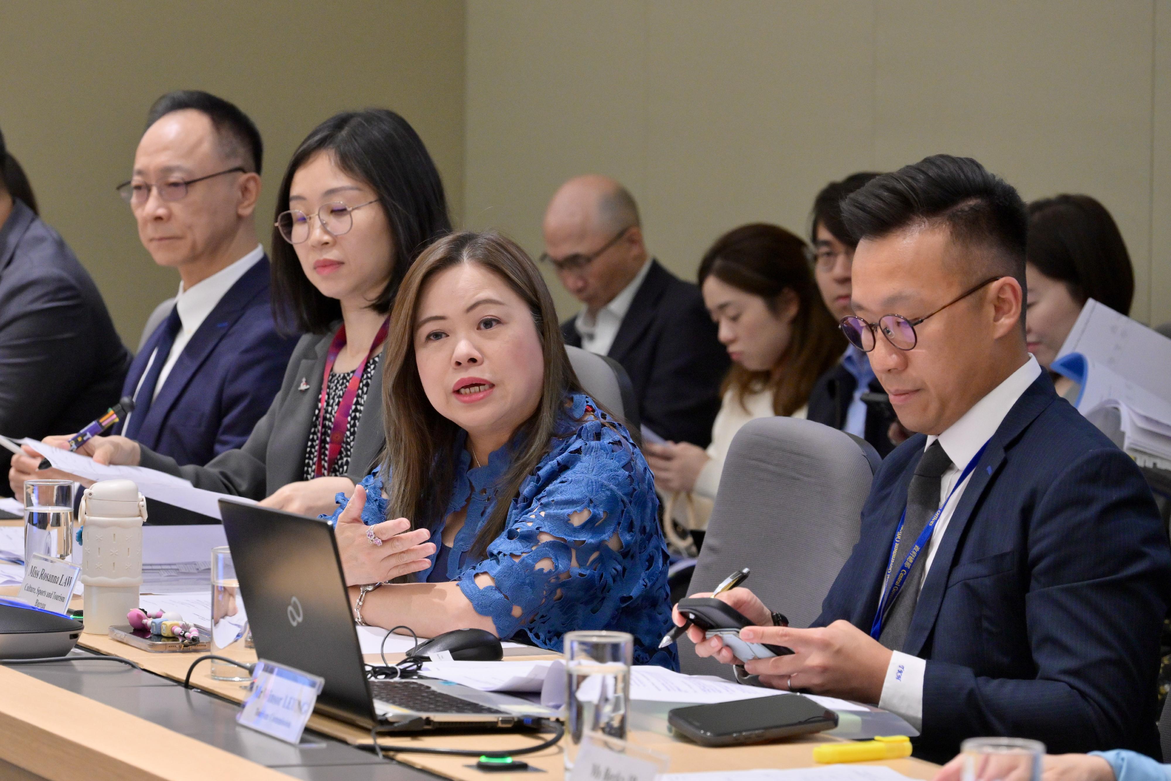 The Secretary for Culture, Sports and Tourism, Miss Rosanna Law (second right), chaired a meeting today (April 2) to co-ordinate preparations for visitor arrivals to Hong Kong during the Labour Day Golden Week of the Mainland. Miss Law was briefed by representatives of various participating units on their relevant preparation work. The Deputy Commissioner for Tourism, Ms Joanne Chu (second left), also attended the meeting.