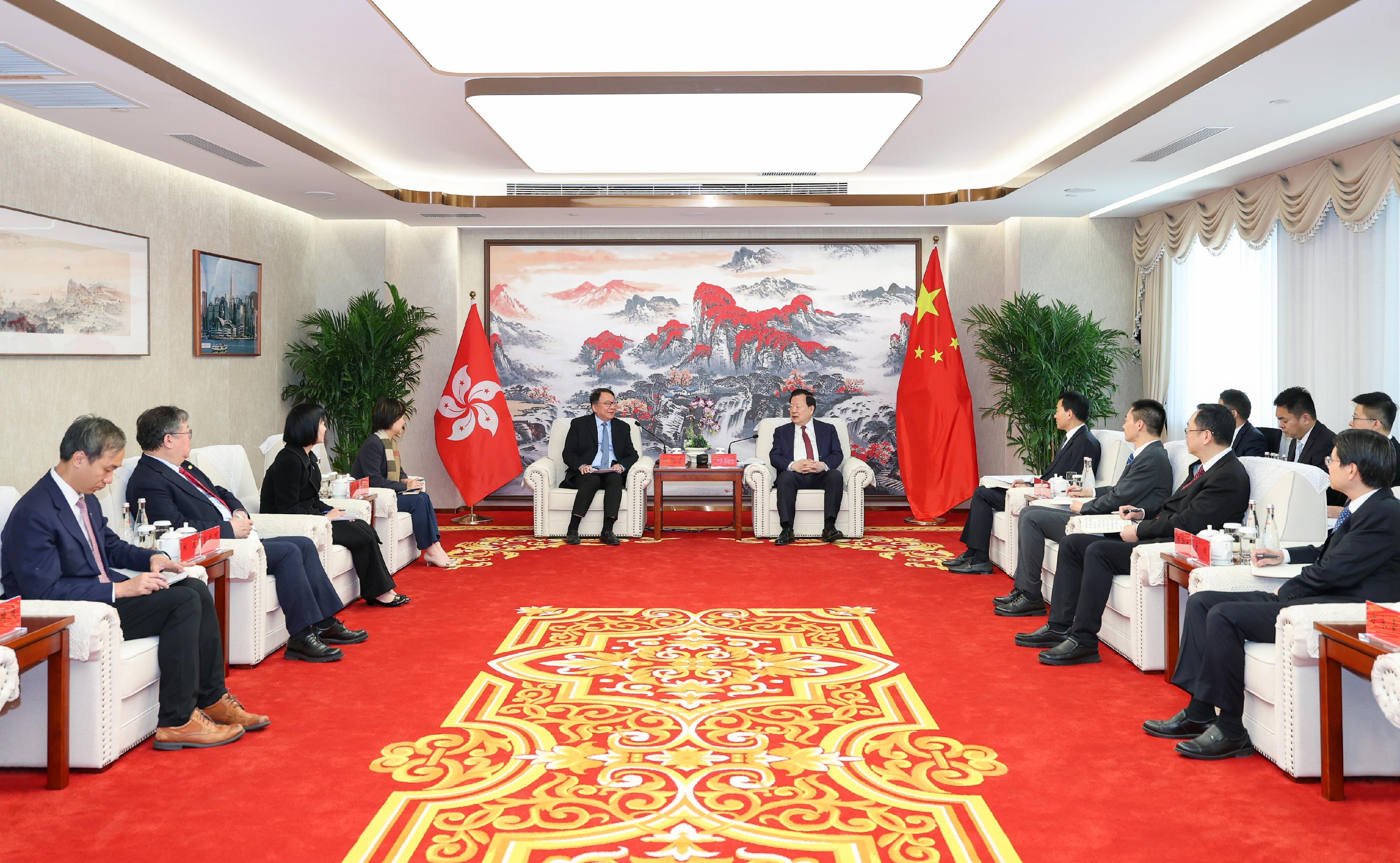 The Chief Secretary for Administration, Mr Chan Kwok-ki, today (April 2) led the delegation of the Working Group on Planning and Construction of the University Town under the Committee on Development of the Northern Metropolis to continue its visit to Beijing. Photo shows the Director of the Hong Kong and Macao Work Office of the Communist Party of China Central Committee and the Hong Kong and Macao Affairs Office of the State Council, Mr Xia Baolong (fifth right), meeting Mr Chan (fifth left); the Secretary for Education, Dr Choi Yuk-lin (fourth left); the Director of the Northern Metropolis Co-ordination Office, Miss Linda So (third left), and other members of the delegation in Beijing. The Executive Deputy Director of the Hong Kong and Macao Work Office of the Central Committee of the Communist Party of China and the Hong Kong and Macao Affairs Office of the State Council, Mr Xu Qifang (fourth right), also attended the meeting.