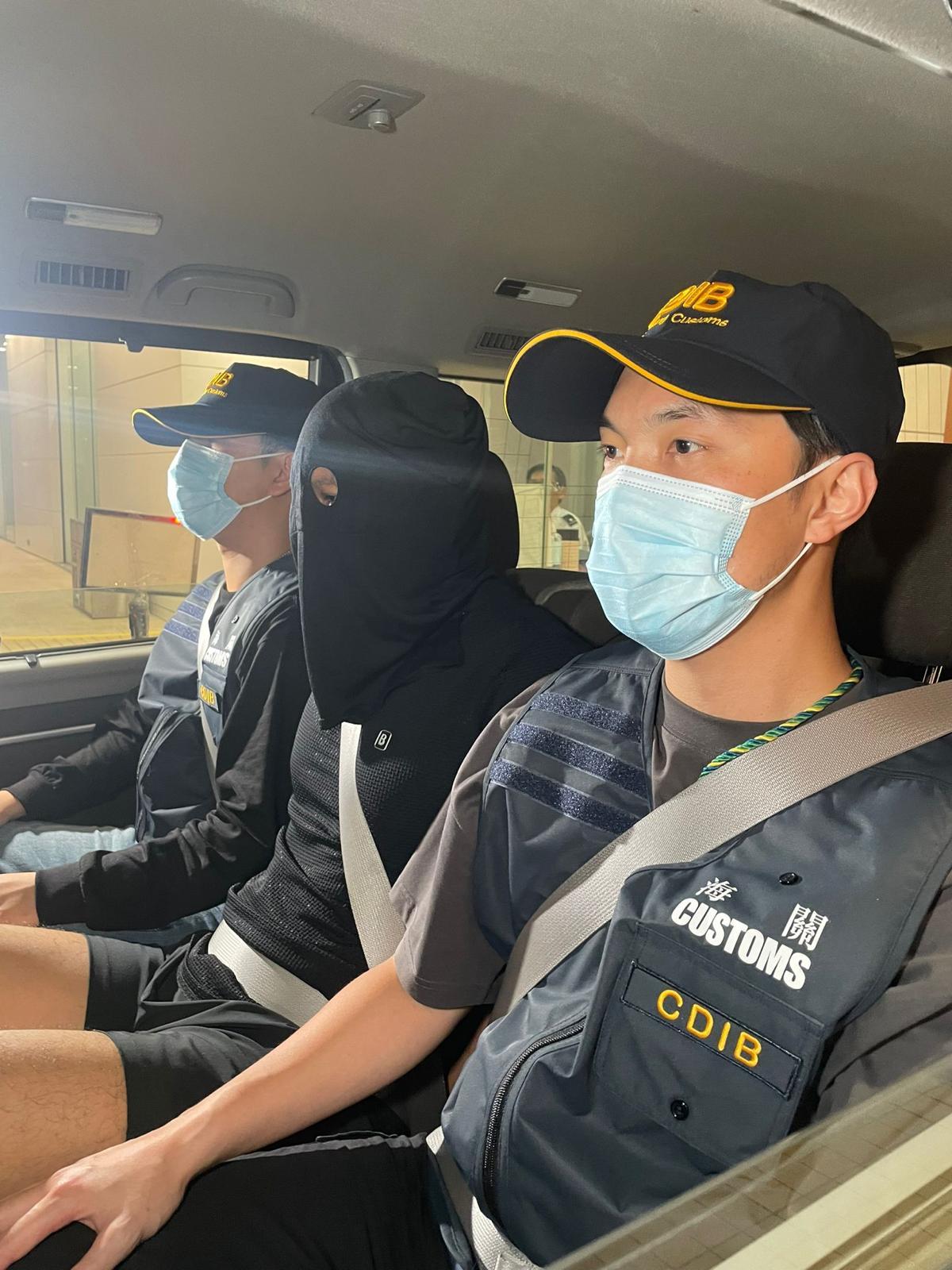 Hong Kong Customs detected two dangerous drugs cases in Hong Kong International Airport and Yau Ma Tei respectively on April 1 and yesterday (April 2), and seized a total of about 3.1 kilograms of suspected ketamine, about 1.7 kilograms of suspected cocaine and about 1.7 kilograms of suspected methamphetamine with a total estimated market value of about $3.4 million. Photo shows a man (centre), who was suspected to be connected with the second case.