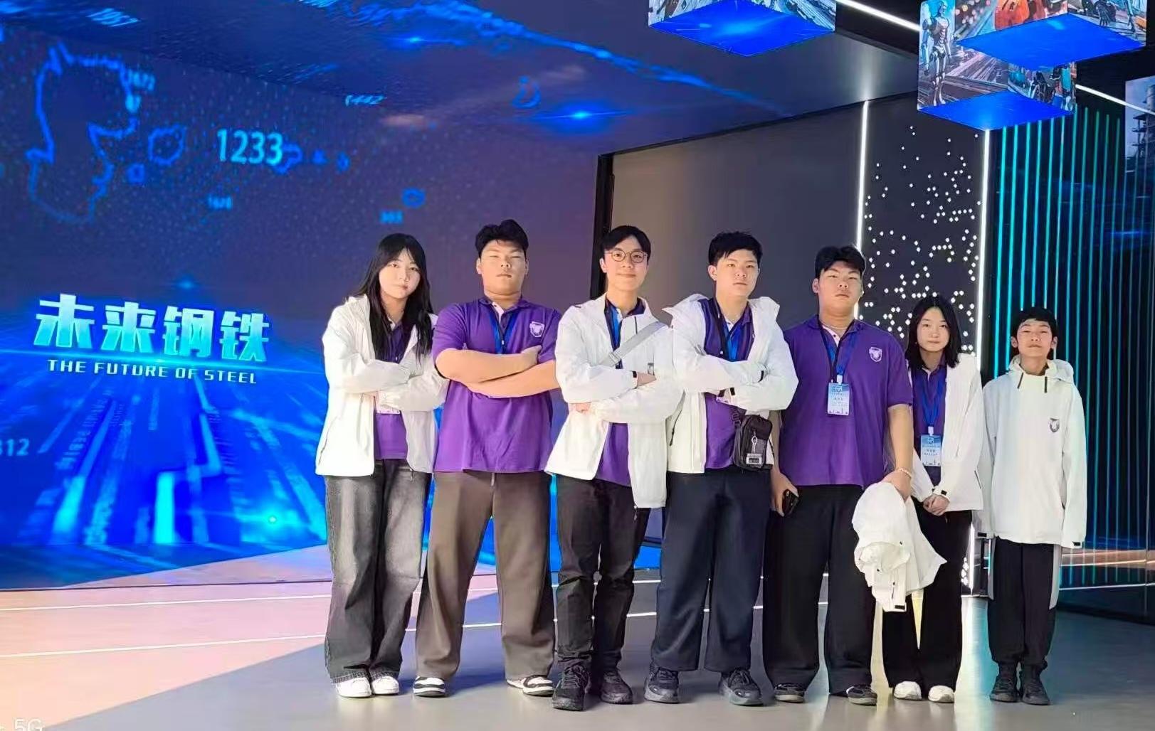 The third National Security Education Study Tour organised by the Hong Kong Special Administrative Region Government concluded the visit to Beijing and Nanjing this afternoon (April 3). Photo shows members of the study tour visiting the Nanjing Iron and Steel Group Co., Ltd. on April 1.